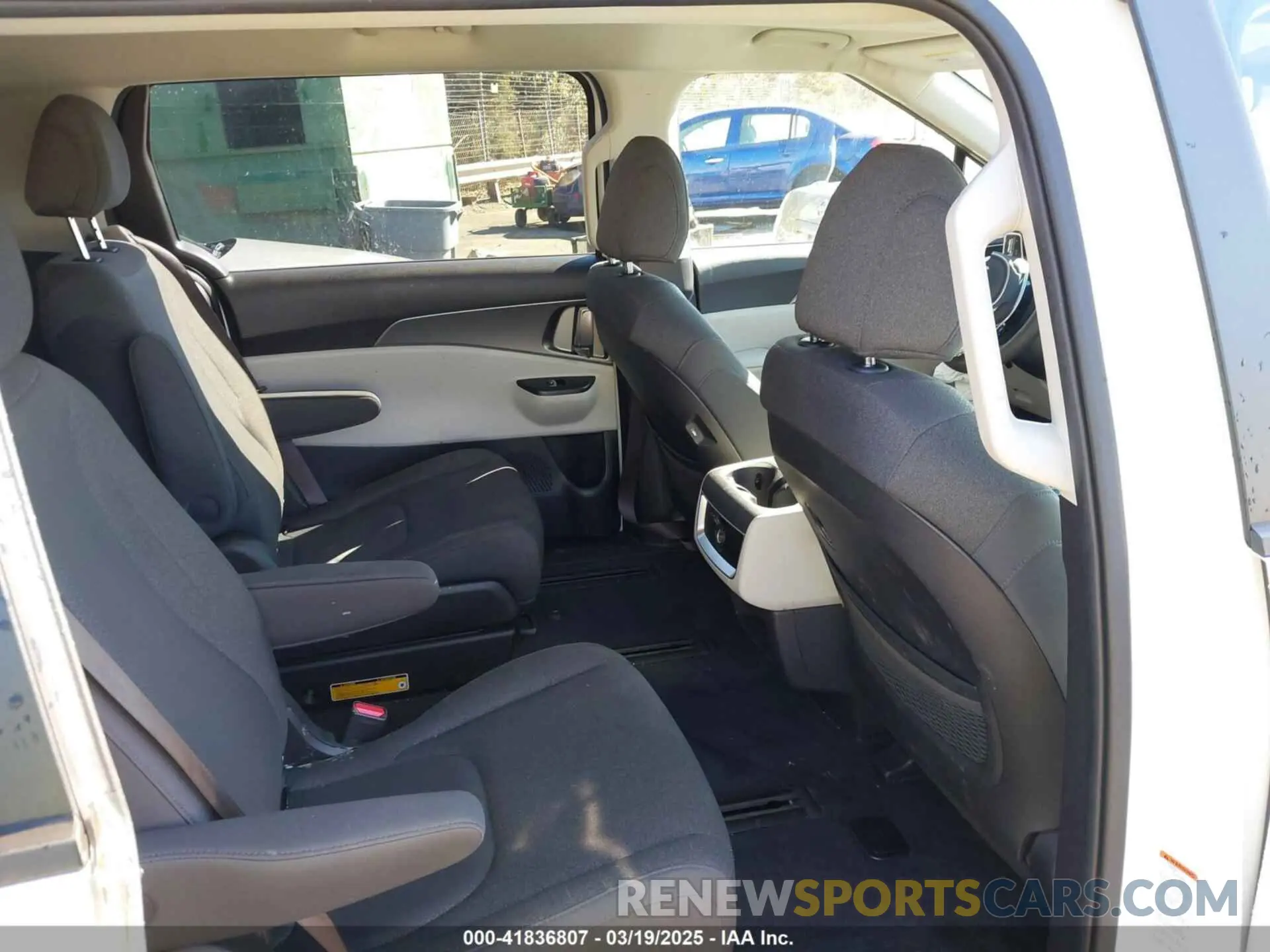 8 fotografías del automóvil dañado KNDNB4H33N6168192 KIA CARNIVAL MPV 2022