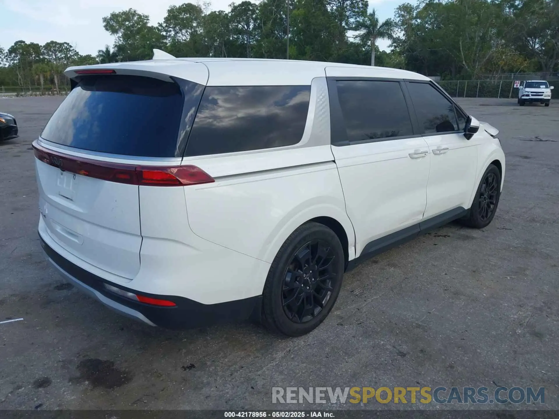 4 fotografías del automóvil dañado KNDNB4H35N6156173 KIA CARNIVAL MPV 2022