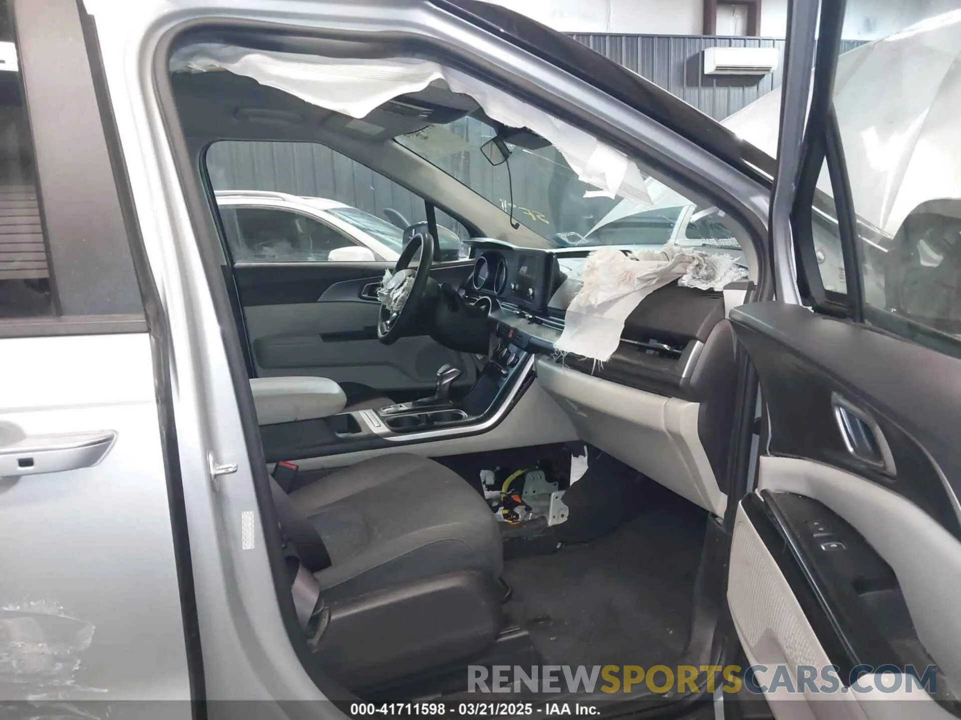 5 fotografías del automóvil dañado KNDNB4H37N6134031 KIA CARNIVAL MPV 2022