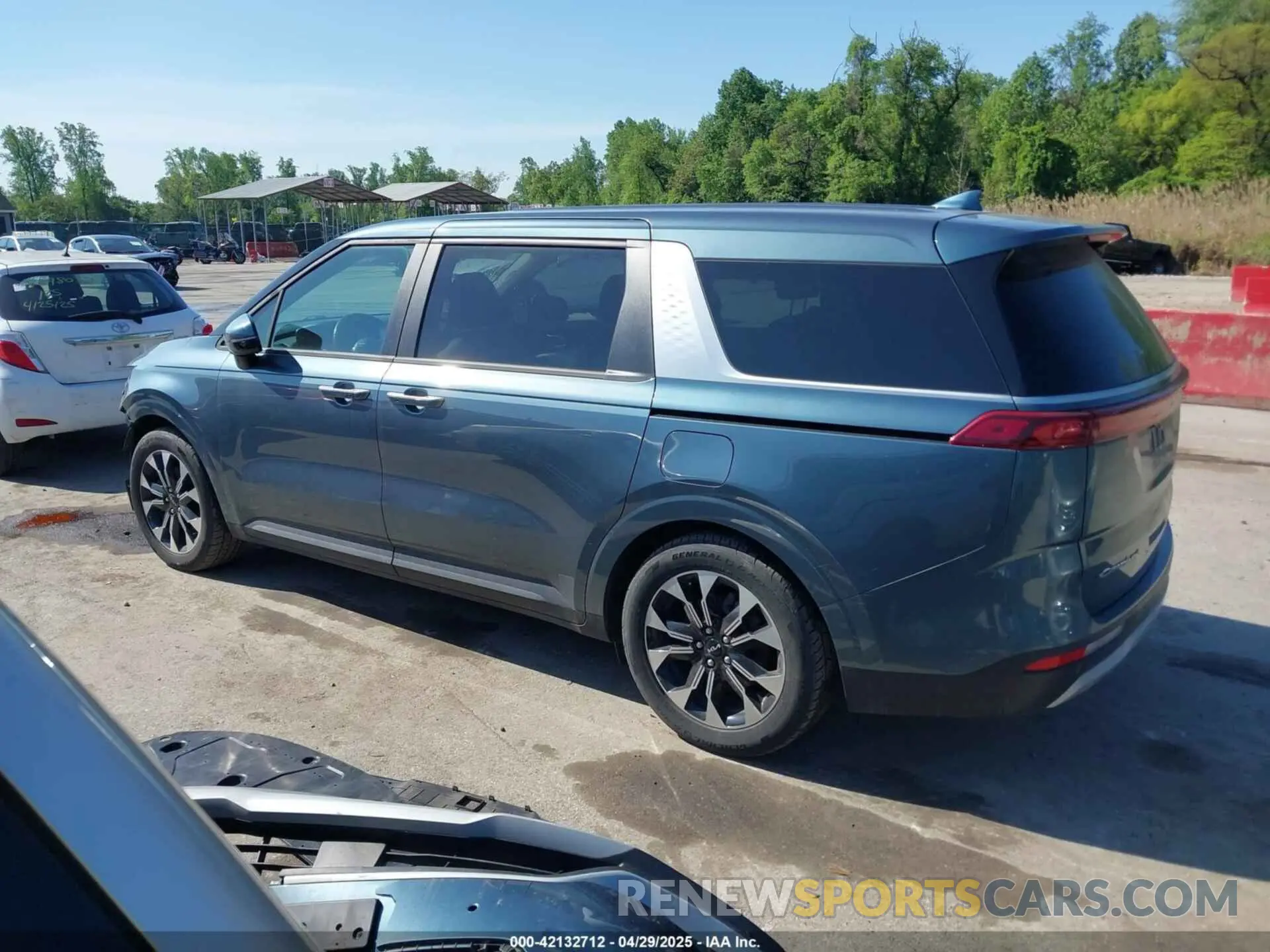 15 fotografías del automóvil dañado KNDNC5H3XN6061465 KIA CARNIVAL MPV 2022