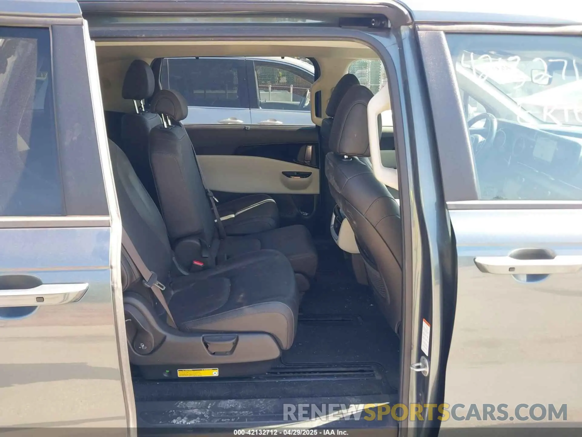 8 fotografías del automóvil dañado KNDNC5H3XN6061465 KIA CARNIVAL MPV 2022