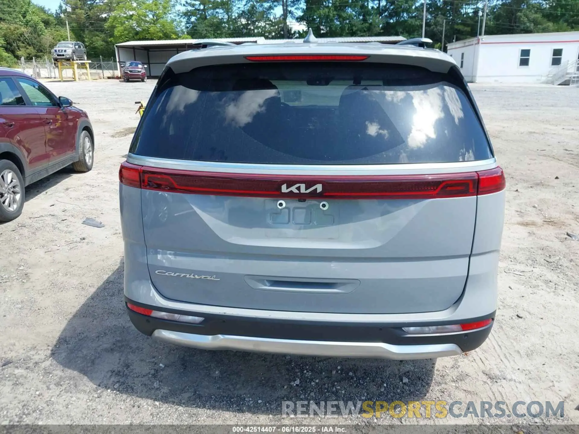 16 fotografías del automóvil dañado KNDNE5H31N6074700 KIA CARNIVAL MPV 2022