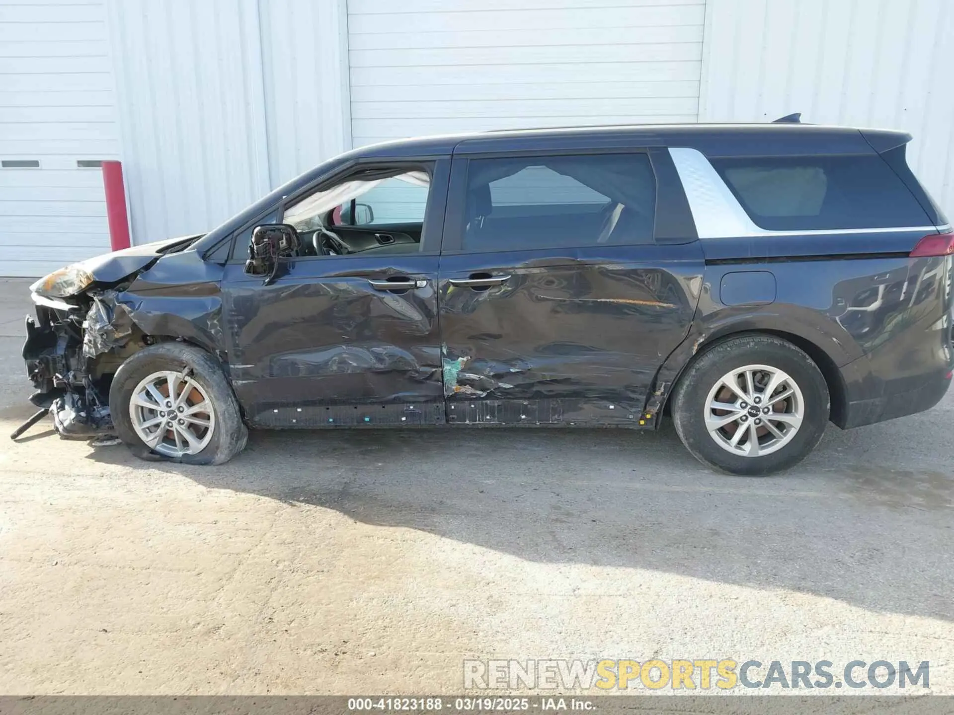 14 fotografías del automóvil dañado KNDNB4H30P6286638 KIA CARNIVAL MPV 2023