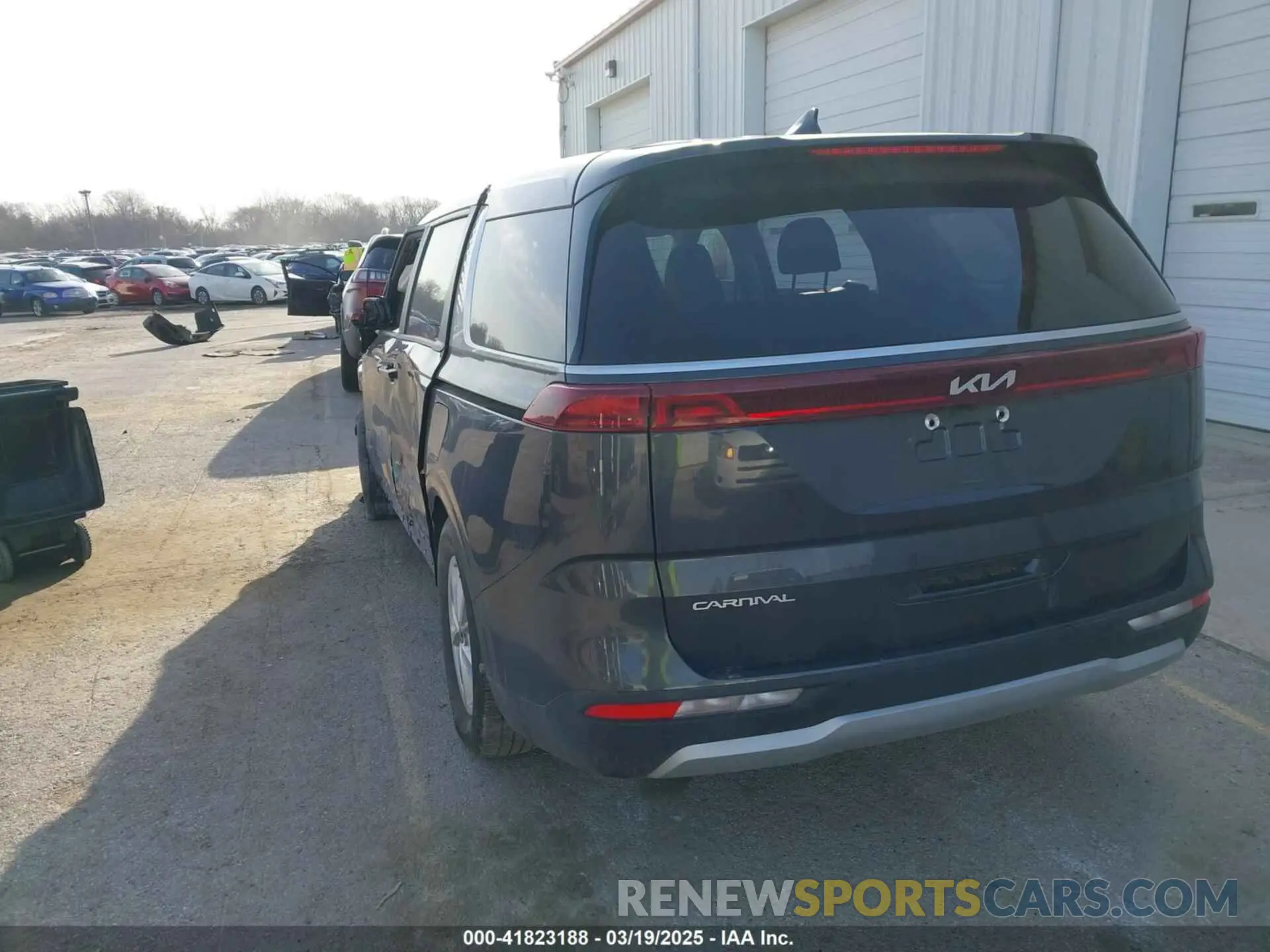 3 fotografías del automóvil dañado KNDNB4H30P6286638 KIA CARNIVAL MPV 2023