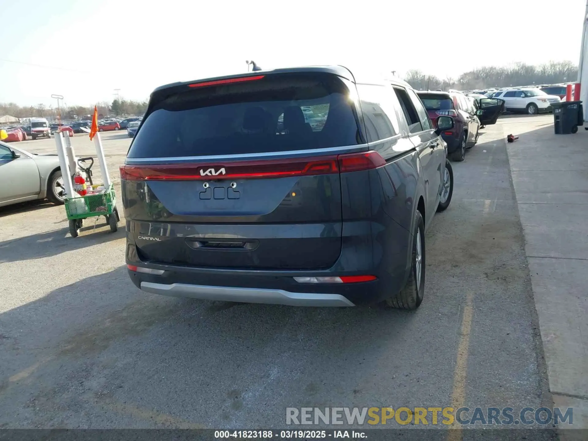 4 fotografías del automóvil dañado KNDNB4H30P6286638 KIA CARNIVAL MPV 2023