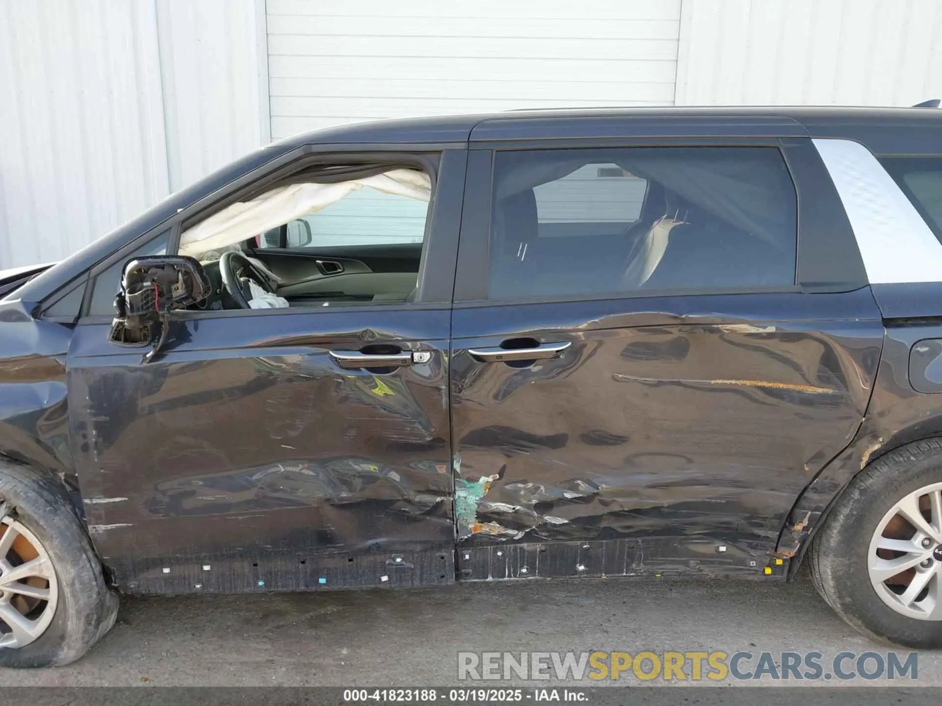 6 fotografías del automóvil dañado KNDNB4H30P6286638 KIA CARNIVAL MPV 2023