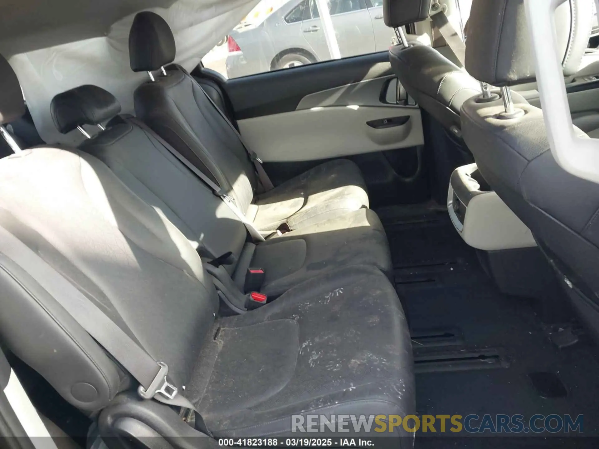 8 fotografías del automóvil dañado KNDNB4H30P6286638 KIA CARNIVAL MPV 2023