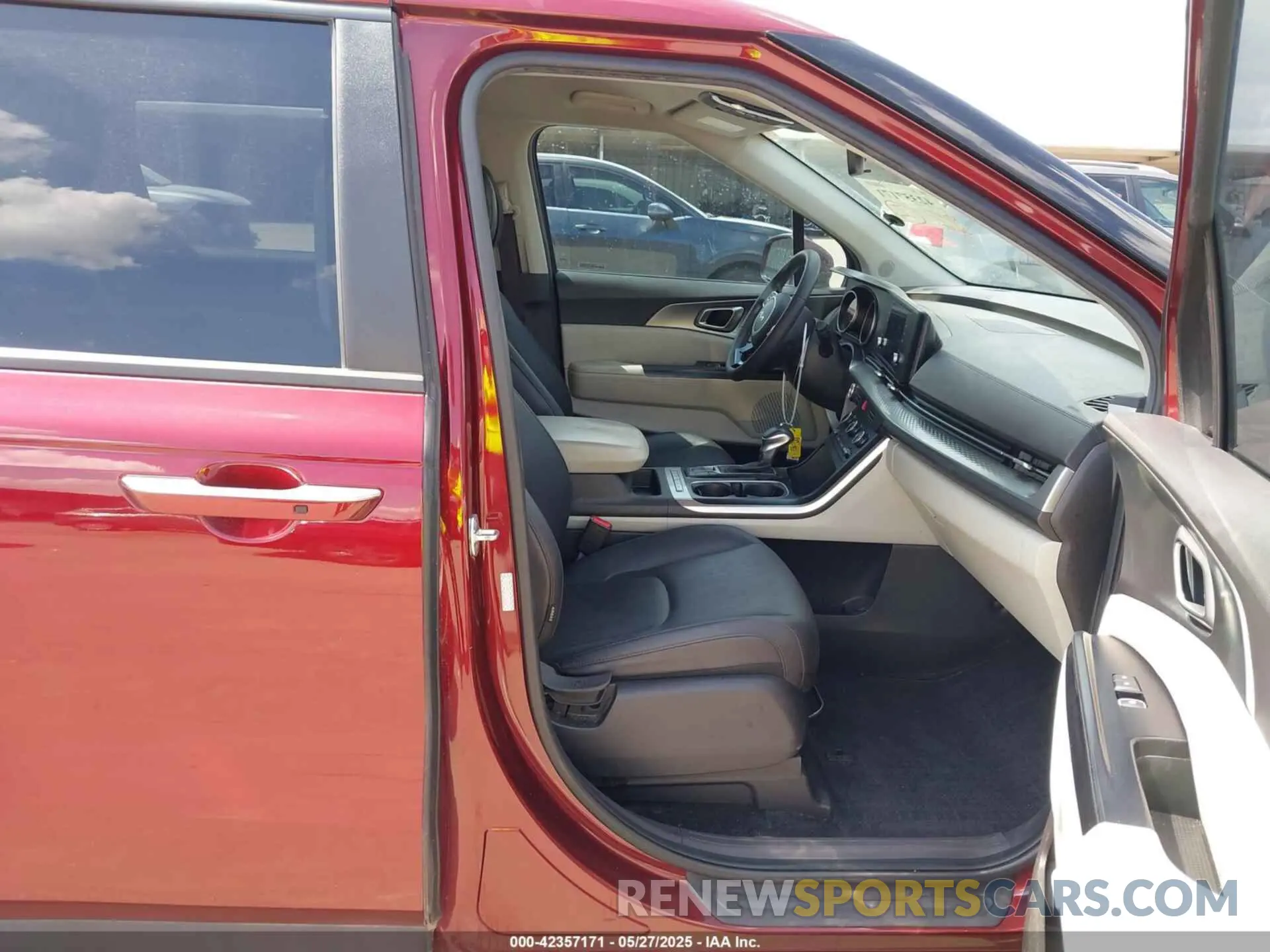 5 fotografías del automóvil dañado KNDNB4H31P6213780 KIA CARNIVAL MPV 2023