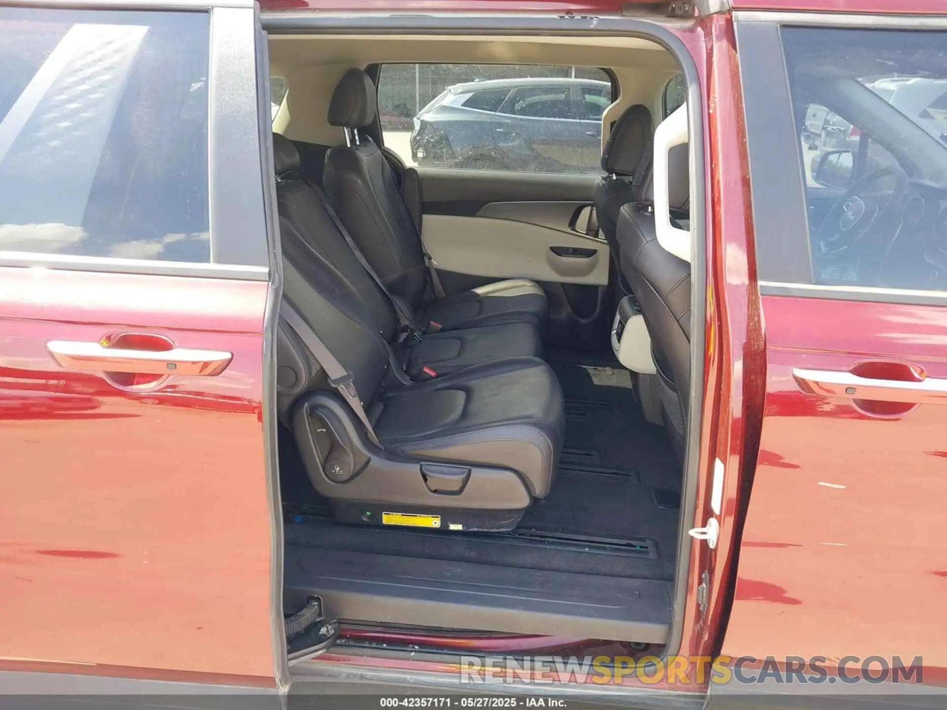 8 fotografías del automóvil dañado KNDNB4H31P6213780 KIA CARNIVAL MPV 2023
