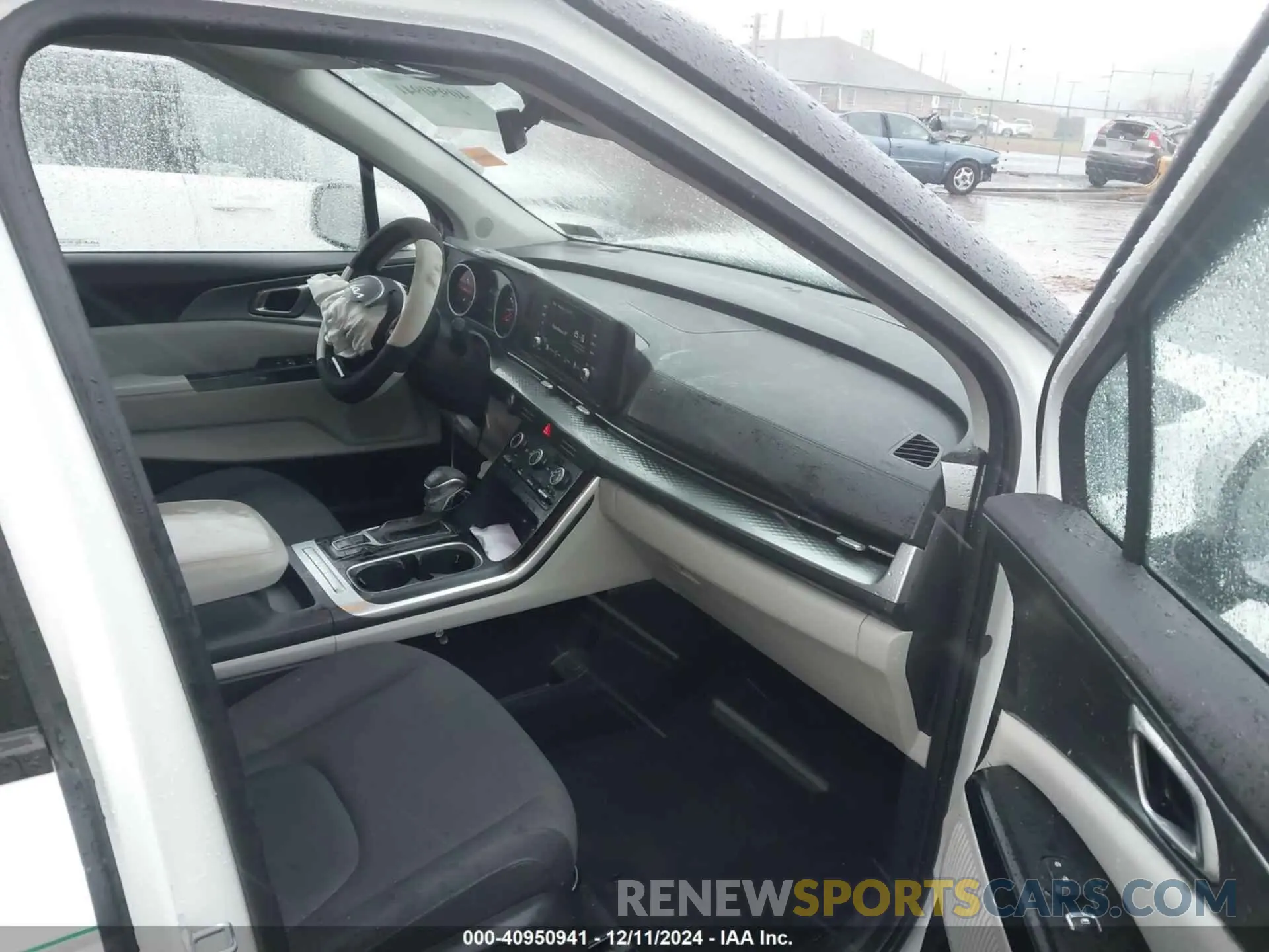 5 fotografías del automóvil dañado KNDNB4H36P6197303 KIA CARNIVAL MPV 2023