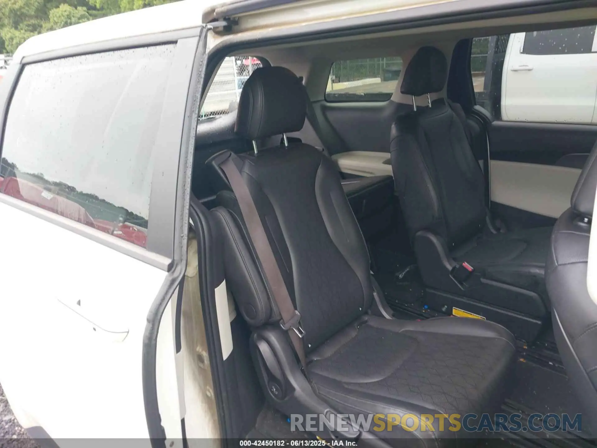 8 fotografías del automóvil dañado KNDNB4H39P6295418 KIA CARNIVAL MPV 2023