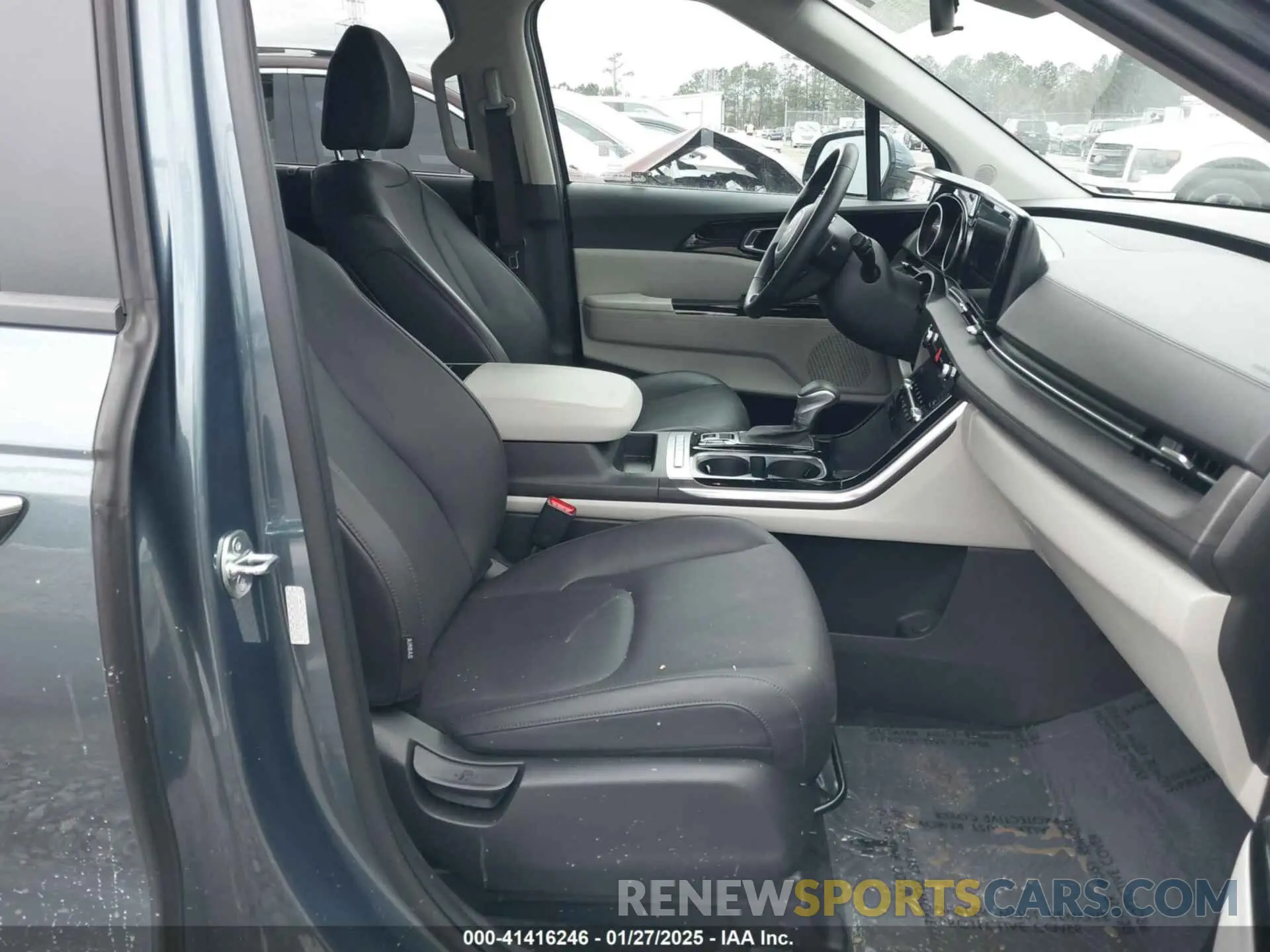 5 fotografías del automóvil dañado KNDNC5H37P6261383 KIA CARNIVAL MPV 2023