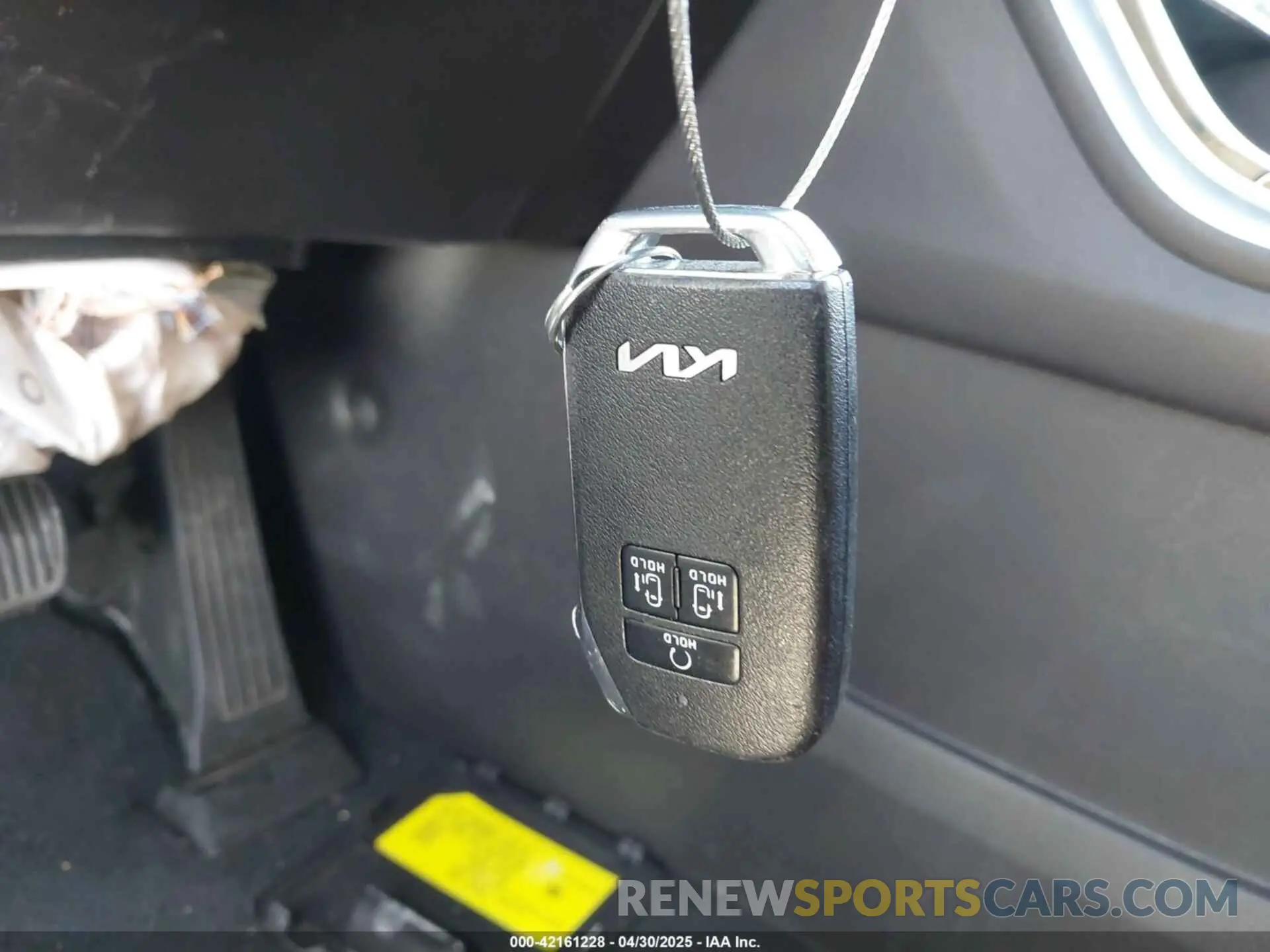11 fotografías del automóvil dañado KNDNE5H30P6221317 KIA CARNIVAL MPV 2023