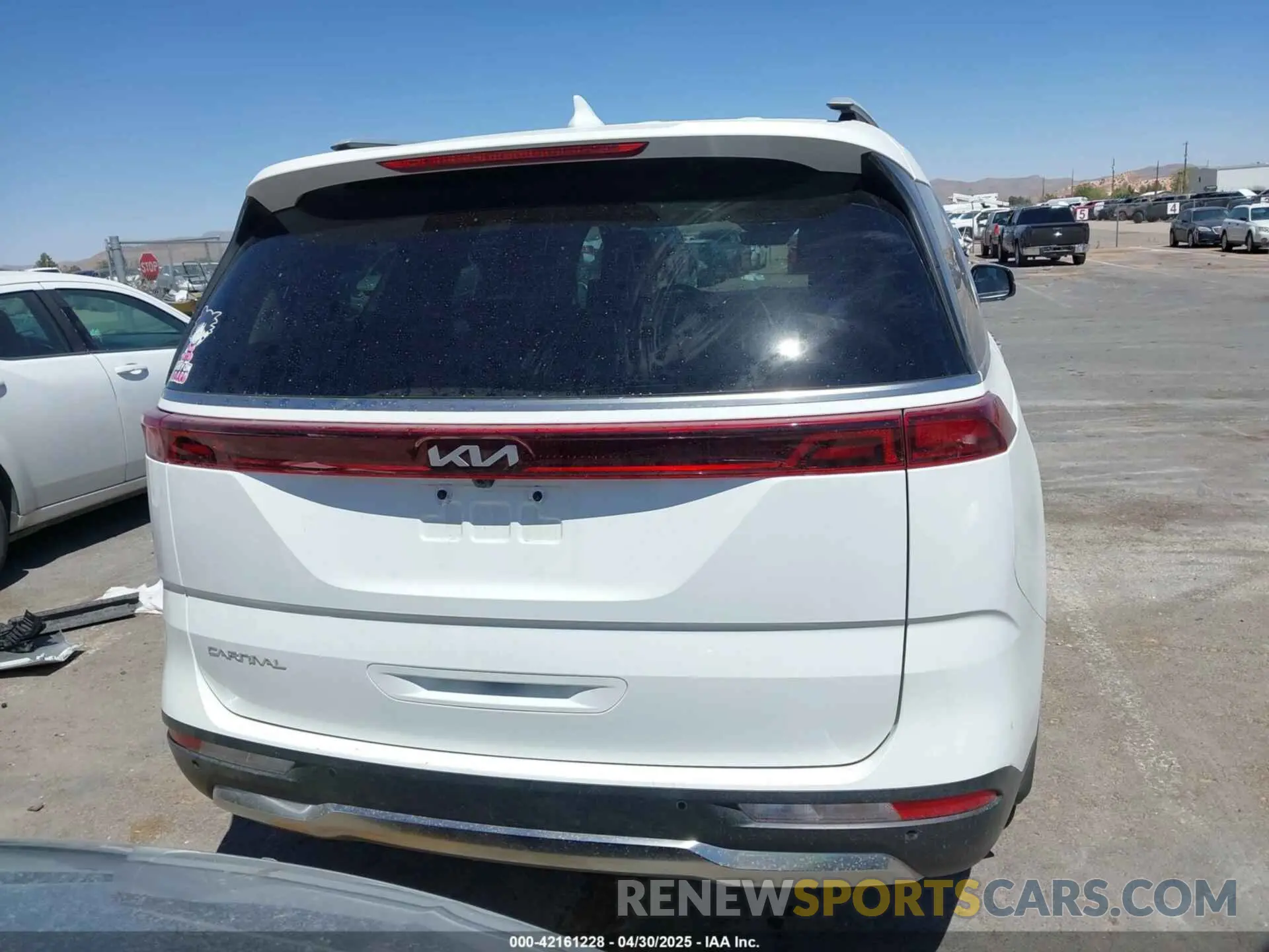16 fotografías del automóvil dañado KNDNE5H30P6221317 KIA CARNIVAL MPV 2023