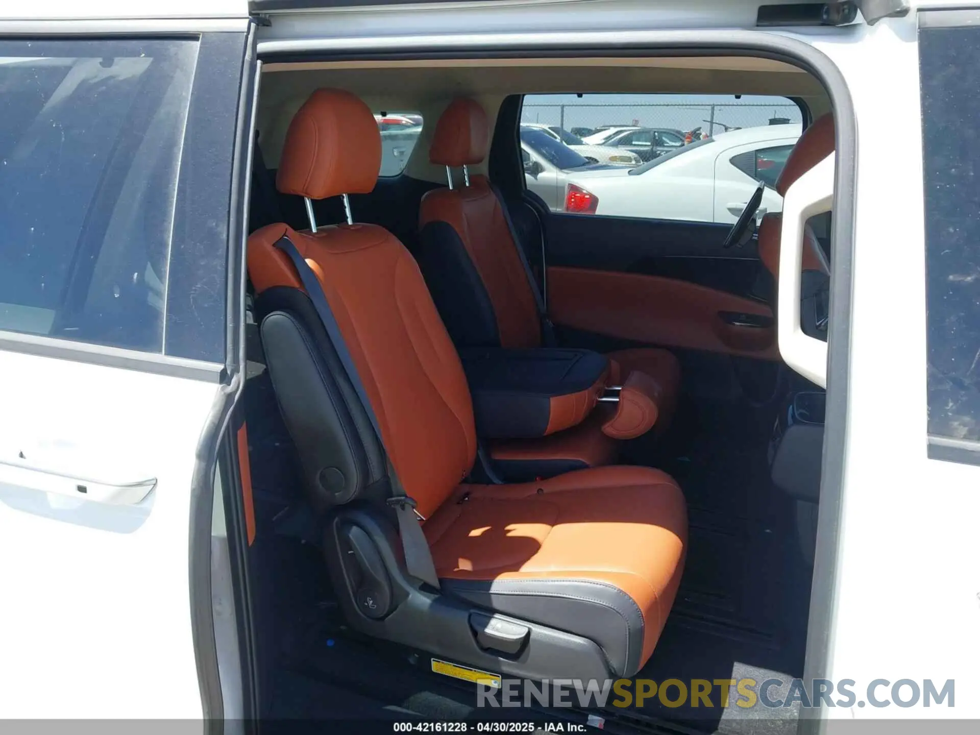8 fotografías del automóvil dañado KNDNE5H30P6221317 KIA CARNIVAL MPV 2023