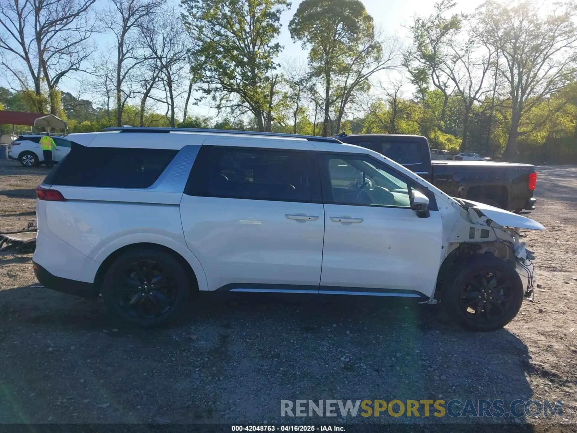 14 fotografías del automóvil dañado KNDNE5H36P6222827 KIA CARNIVAL MPV 2023