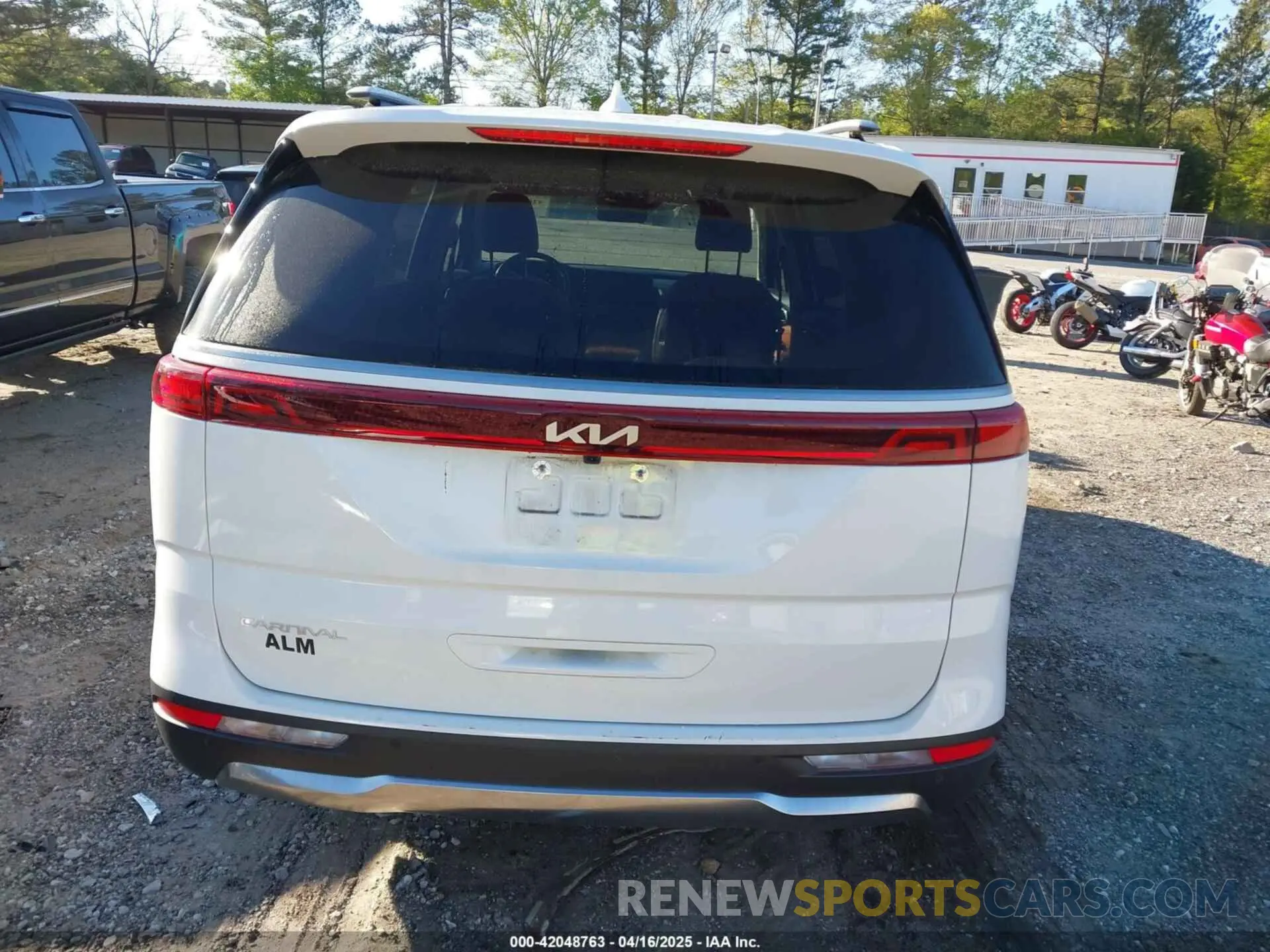 17 fotografías del automóvil dañado KNDNE5H36P6222827 KIA CARNIVAL MPV 2023
