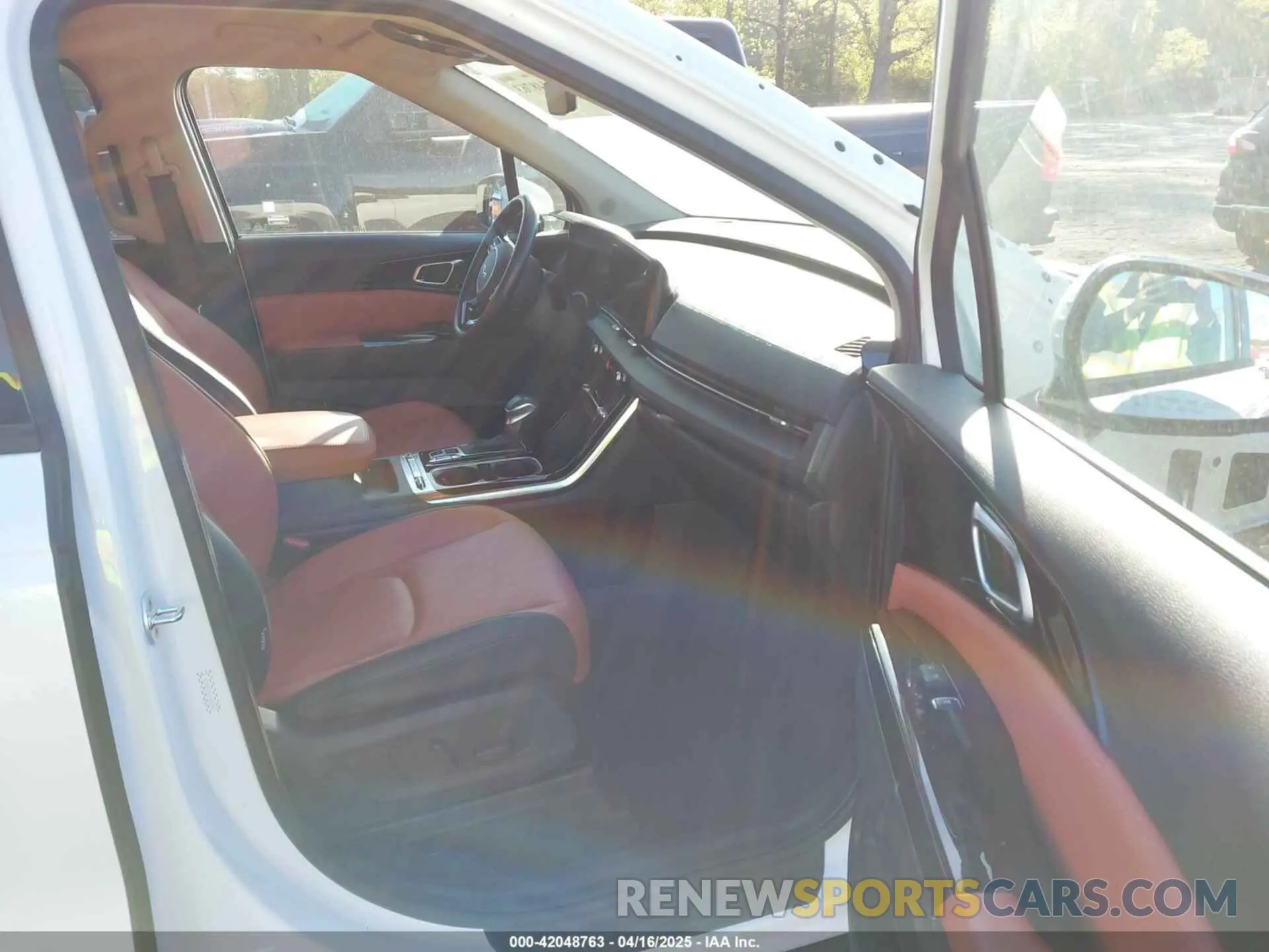 5 fotografías del automóvil dañado KNDNE5H36P6222827 KIA CARNIVAL MPV 2023