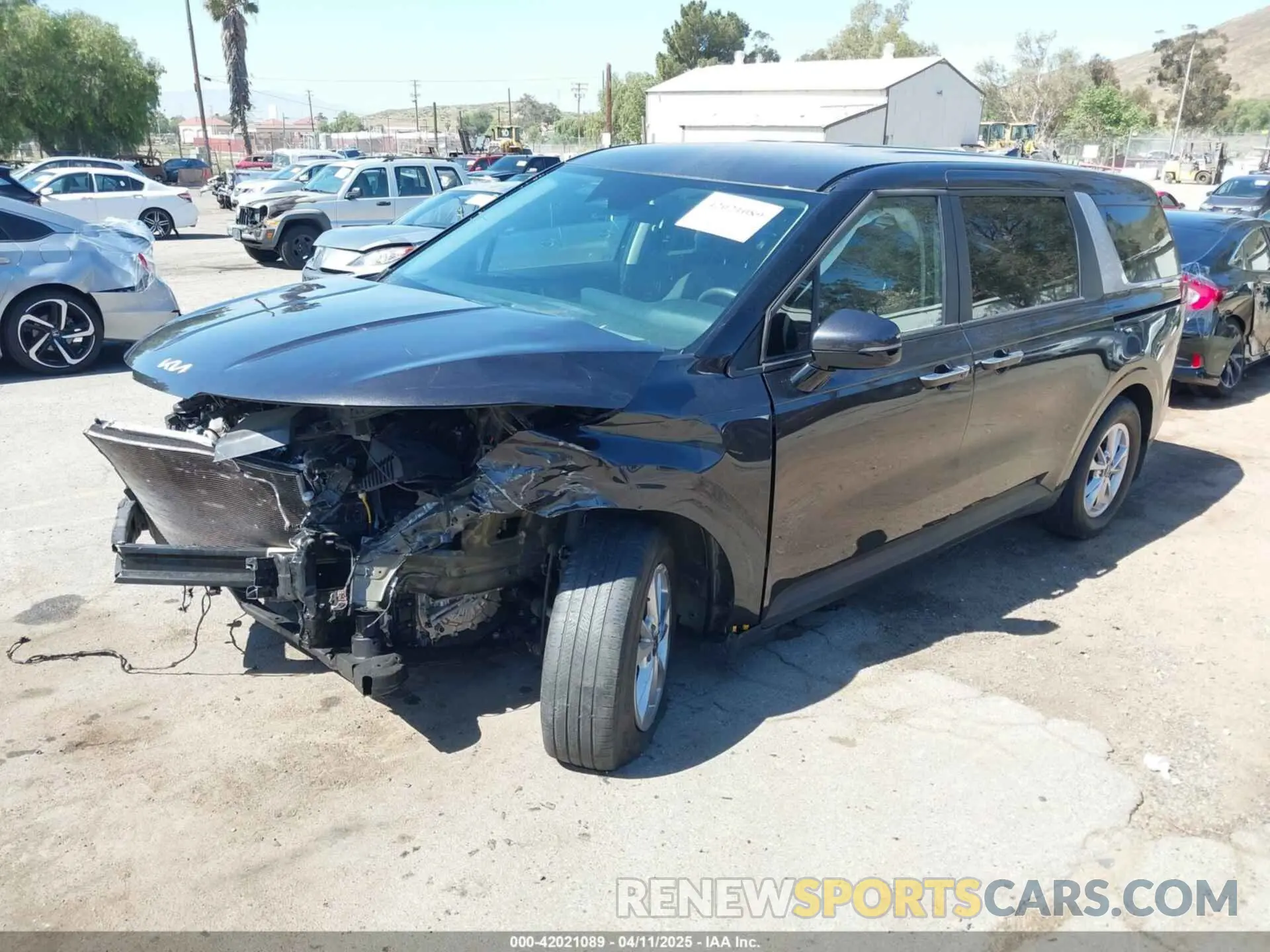 2 fotografías del automóvil dañado KNDNB4H31R6332240 KIA CARNIVAL MPV 2024