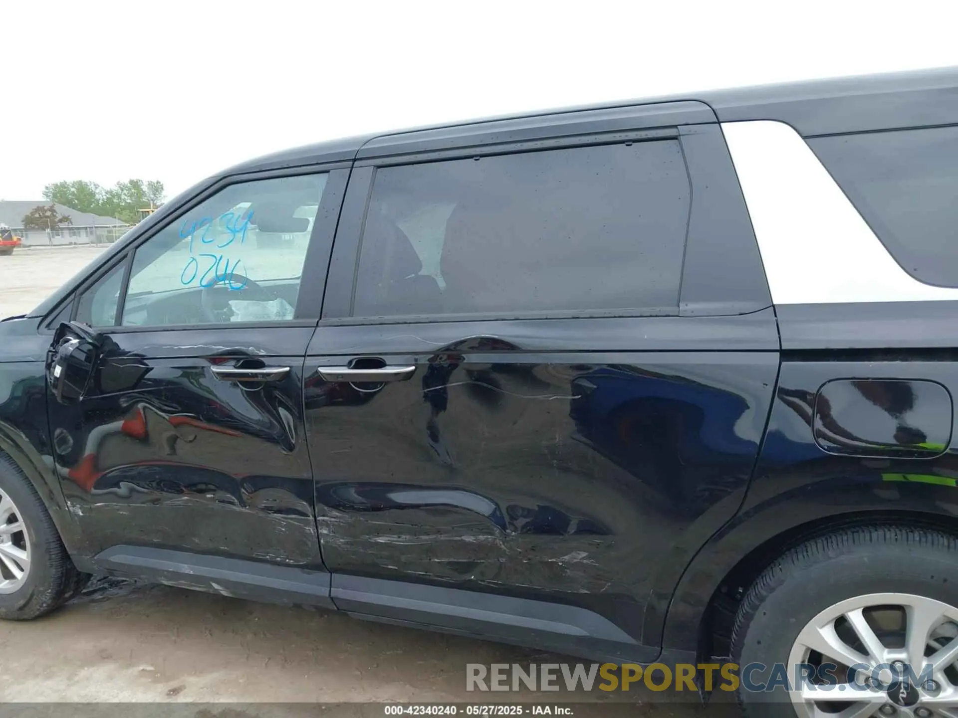 15 fotografías del automóvil dañado KNDNB4H31R6393295 KIA CARNIVAL MPV 2024