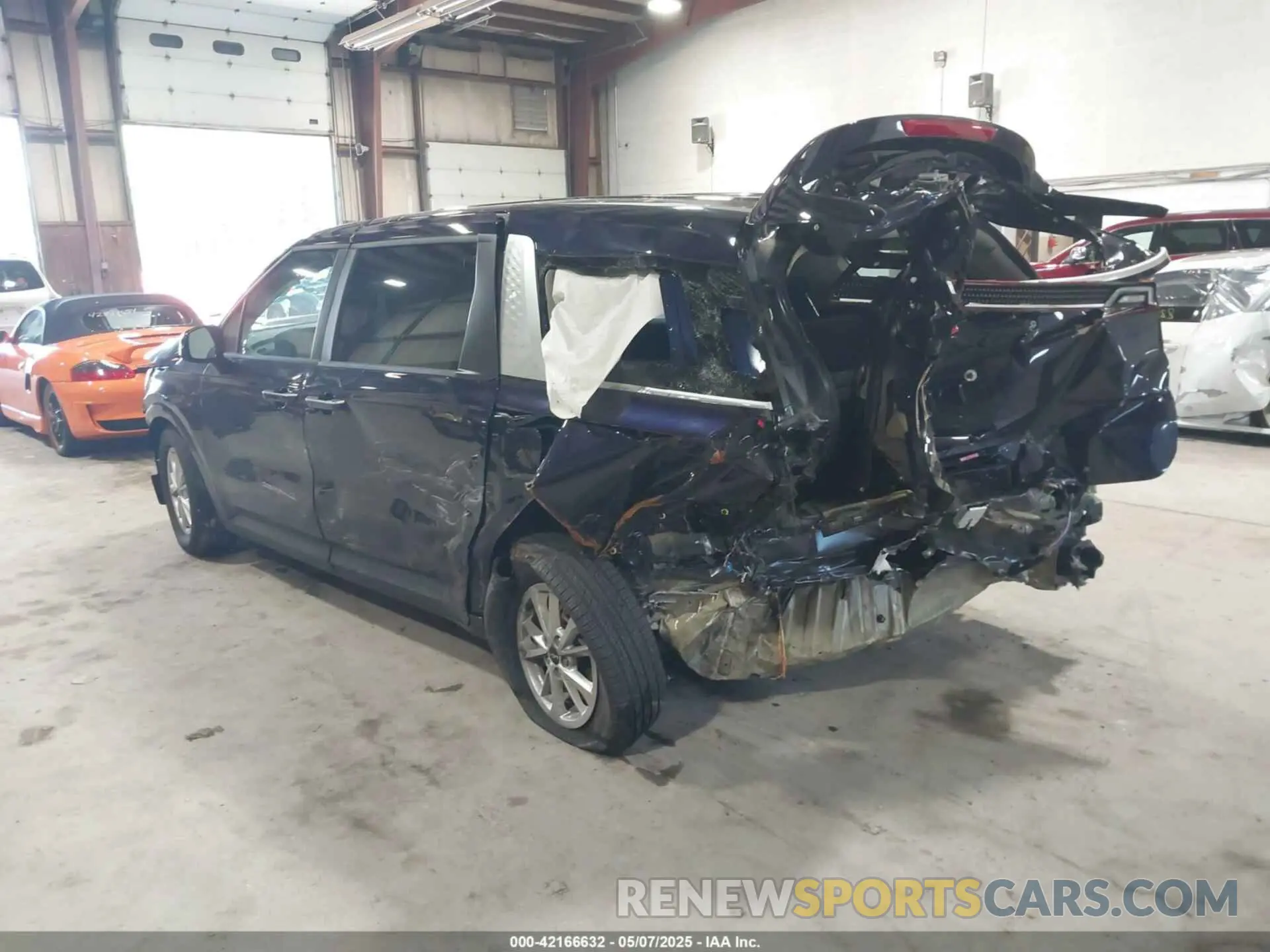 3 fotografías del automóvil dañado KNDNB4H31R6397993 KIA CARNIVAL MPV 2024