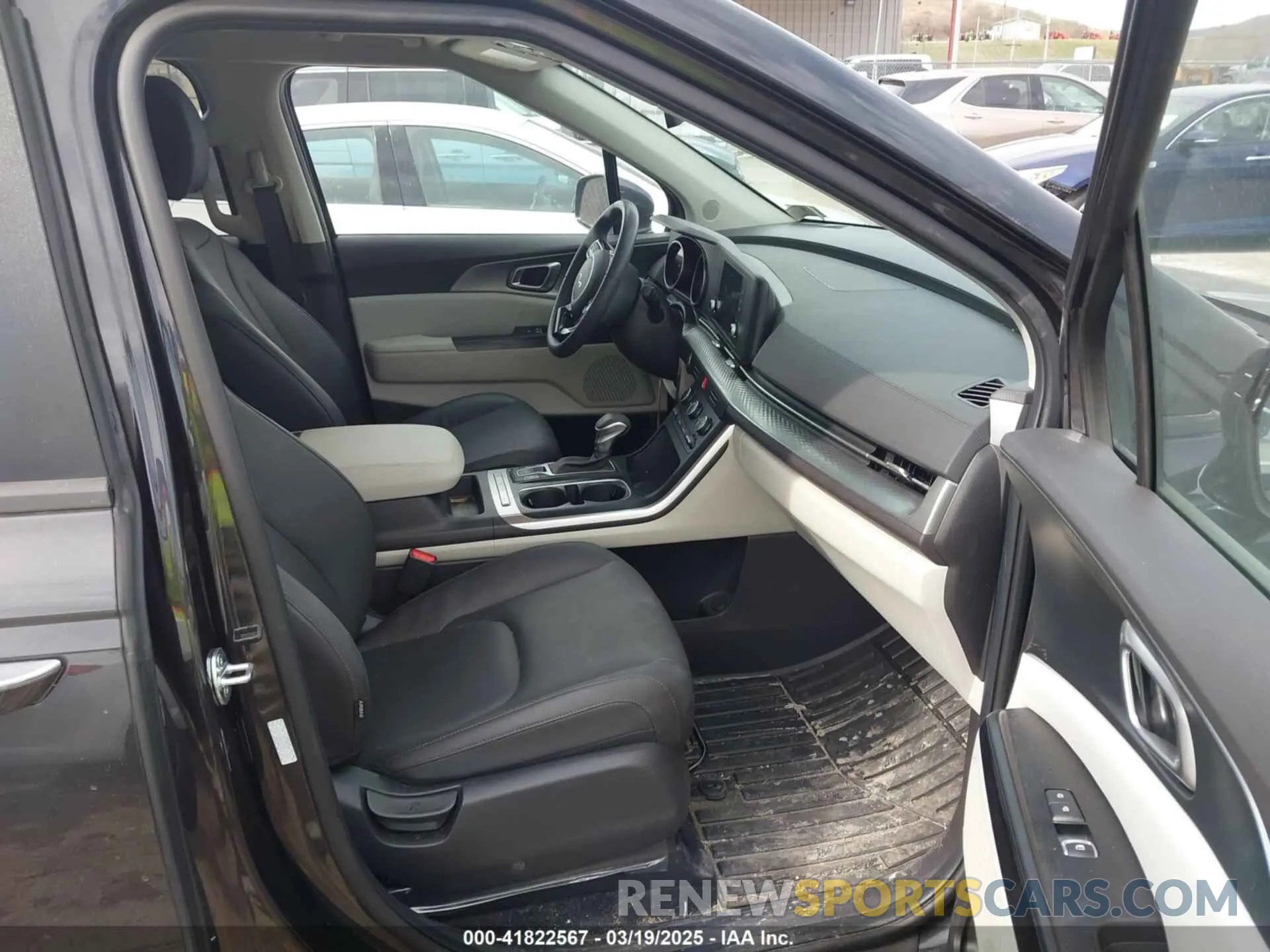 5 fotografías del automóvil dañado KNDNB4H31R6423265 KIA CARNIVAL MPV 2024