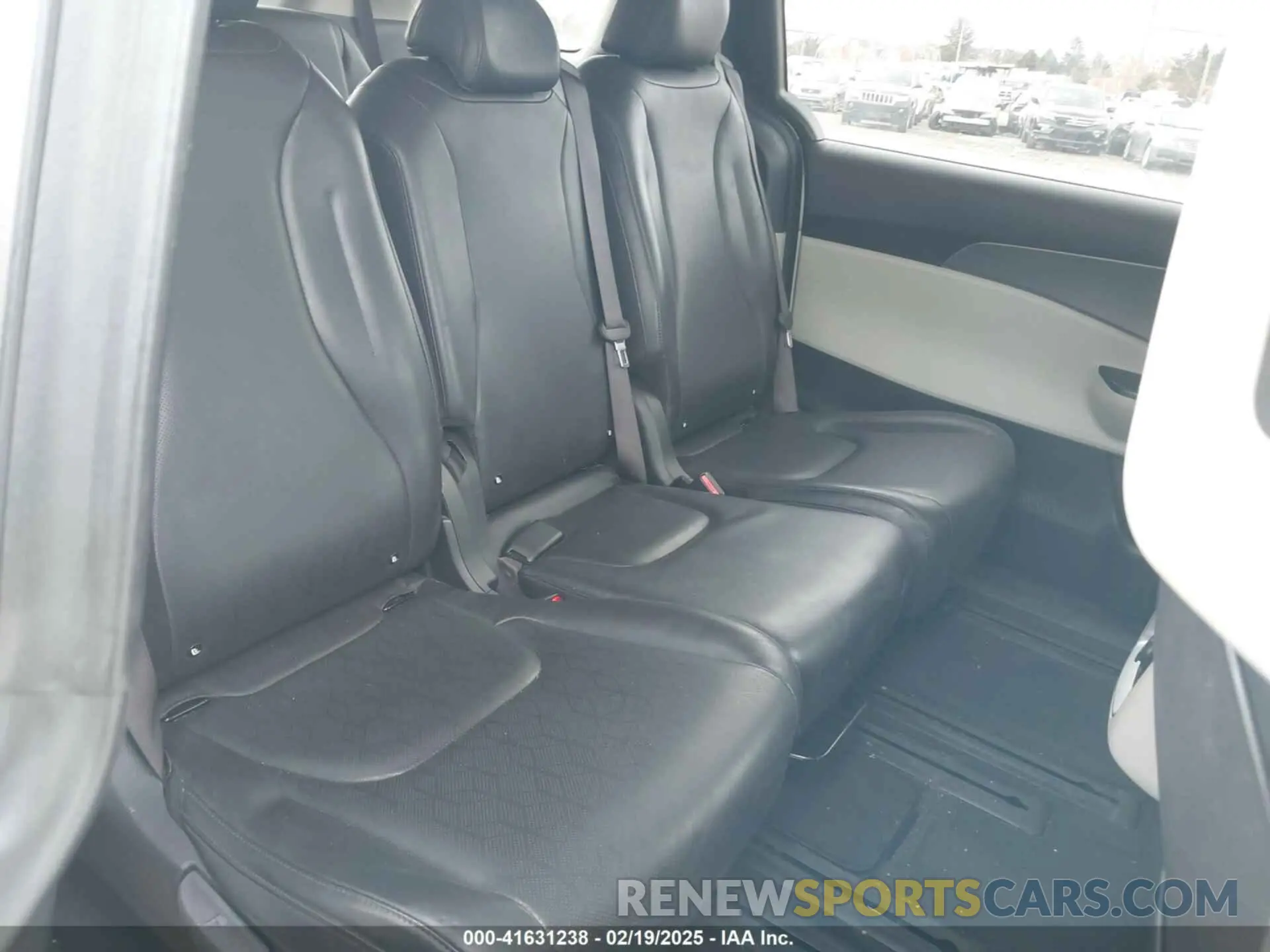 8 fotografías del automóvil dañado KNDNB4H34R6328831 KIA CARNIVAL MPV 2024