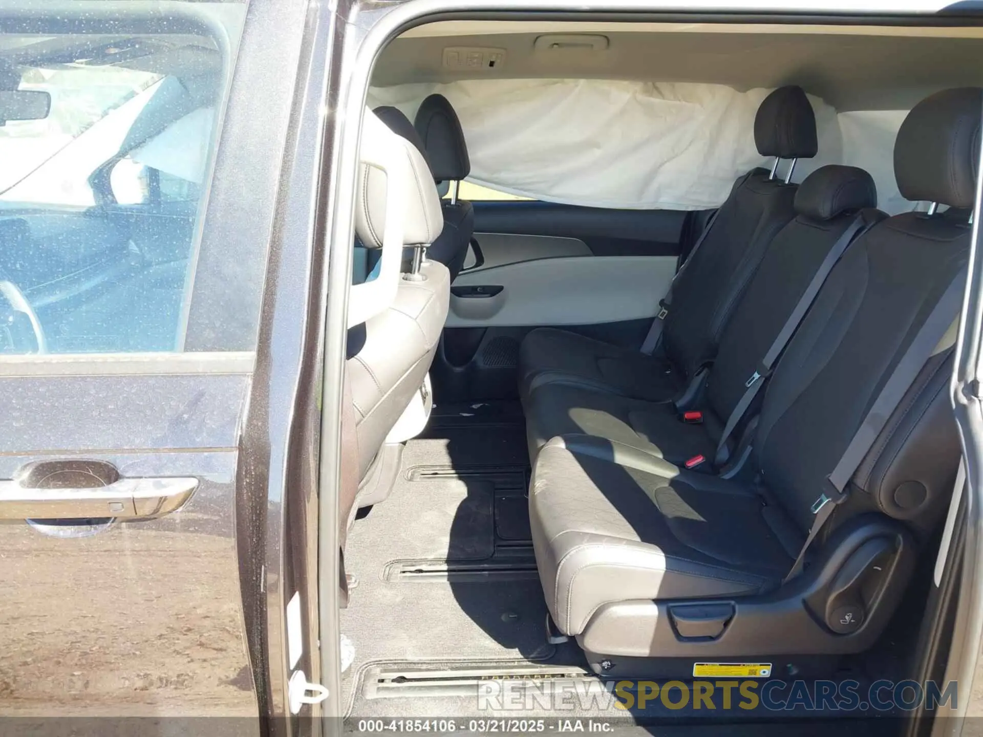 8 fotografías del automóvil dañado KNDNB4H36R6415744 KIA CARNIVAL MPV 2024