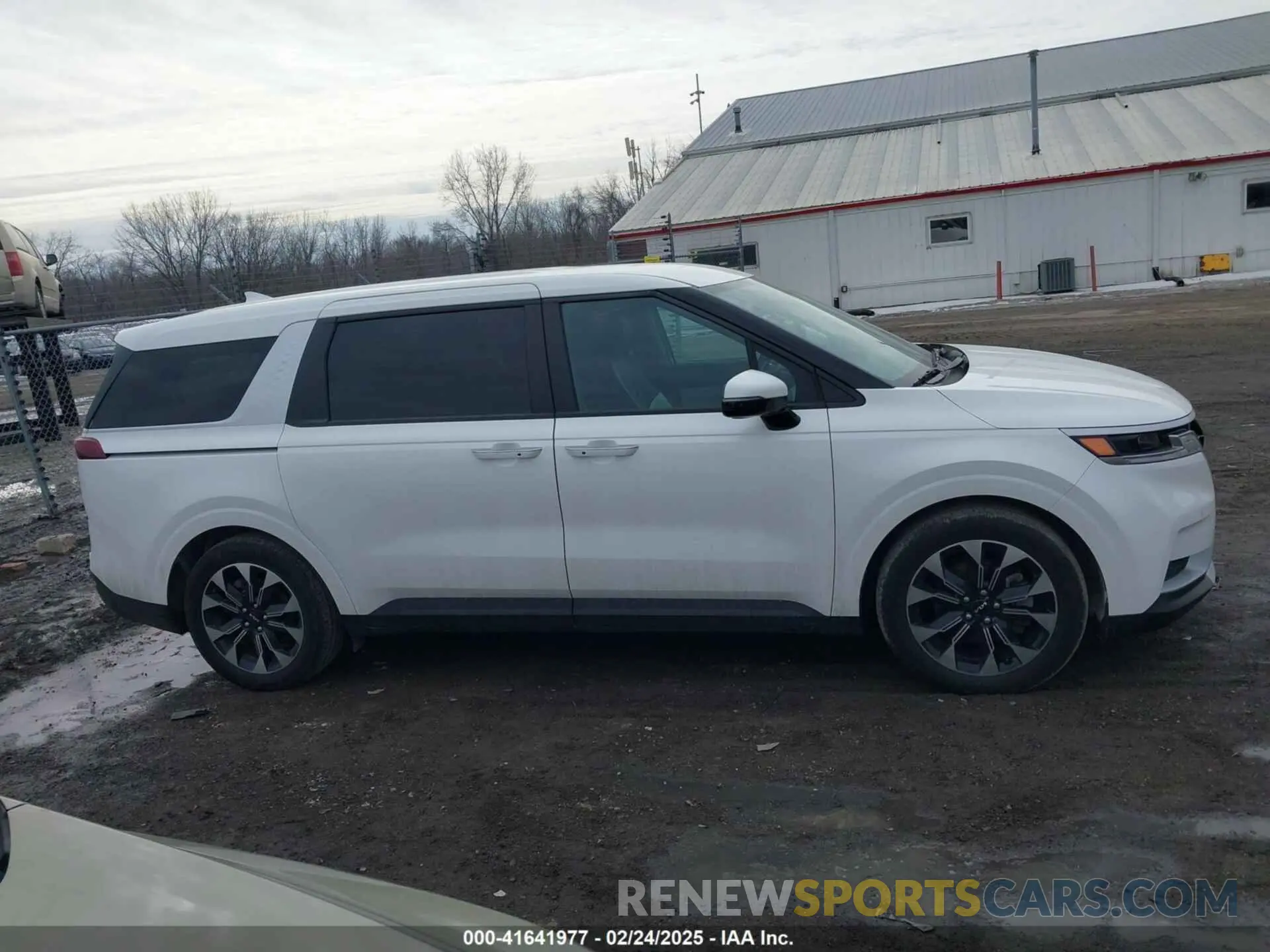 13 fotografías del automóvil dañado KNDNC5H30R6378404 KIA CARNIVAL MPV 2024