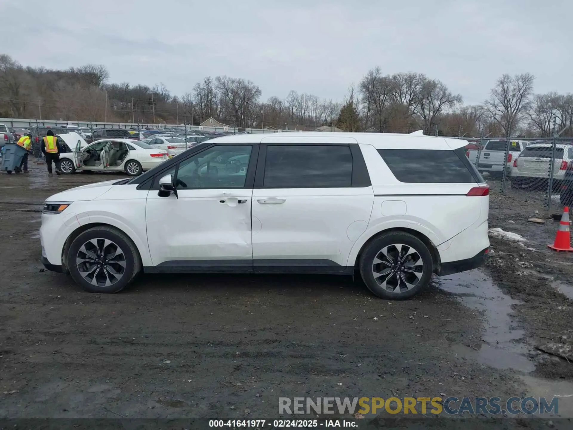 14 fotografías del automóvil dañado KNDNC5H30R6378404 KIA CARNIVAL MPV 2024