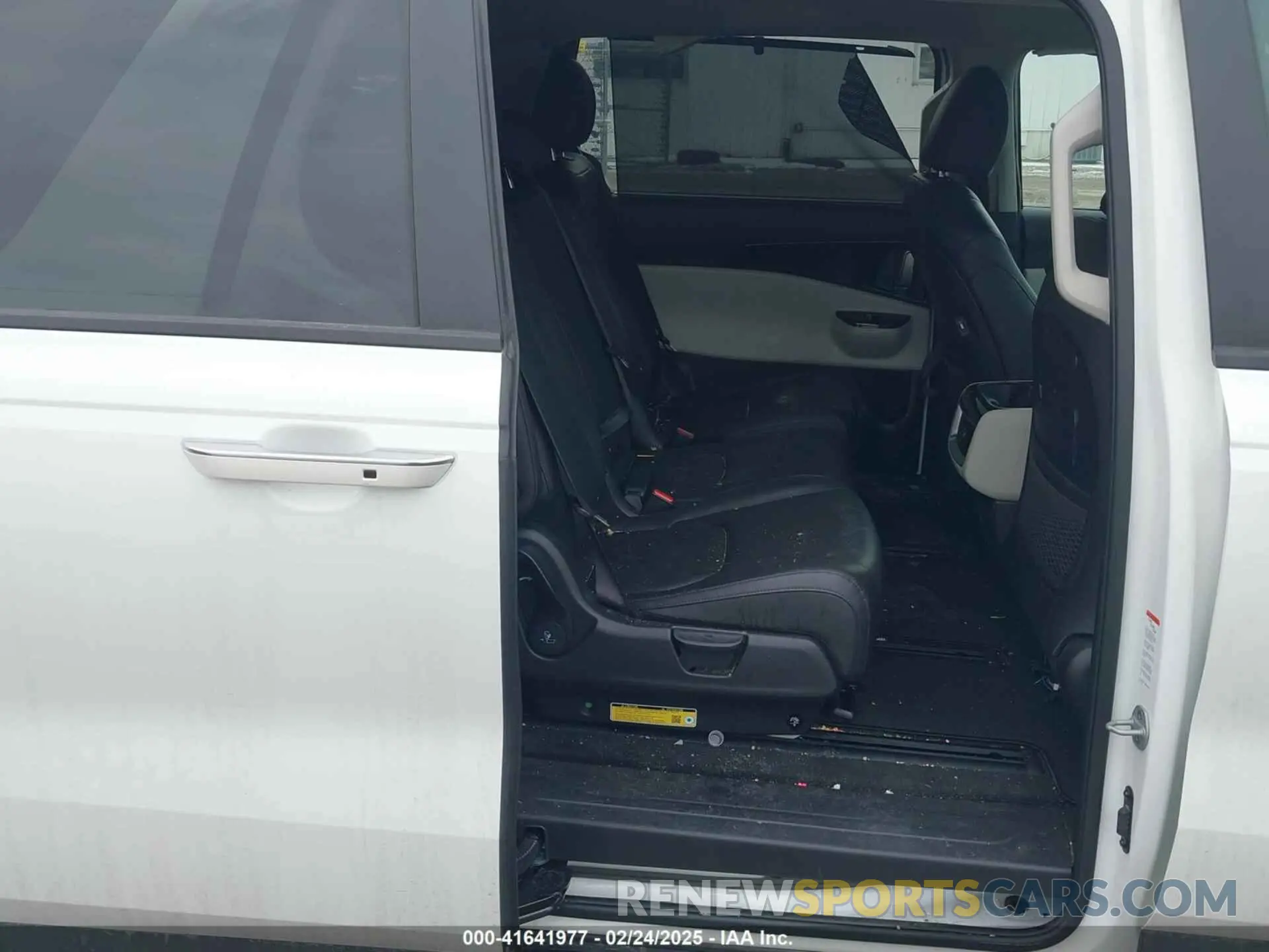 8 fotografías del automóvil dañado KNDNC5H30R6378404 KIA CARNIVAL MPV 2024
