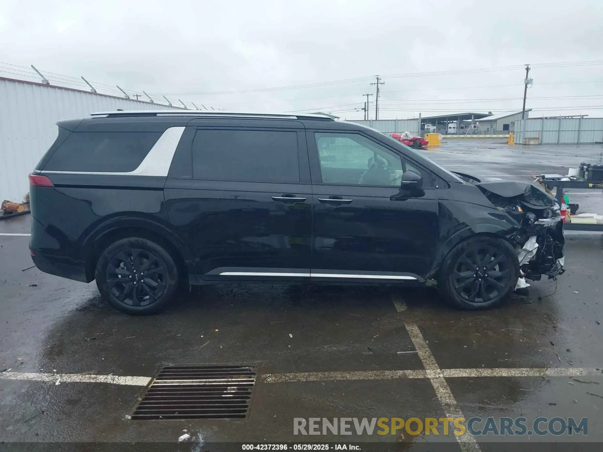 12 fotografías del automóvil dañado KNDNE5H33R6424382 KIA CARNIVAL MPV 2024