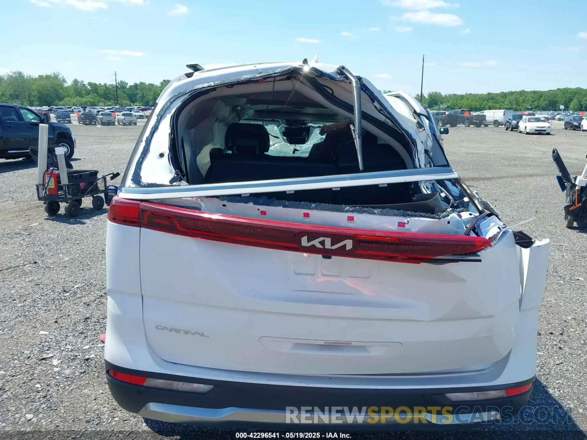 16 fotografías del automóvil dañado KNDNE5H39R6364270 KIA CARNIVAL MPV 2024