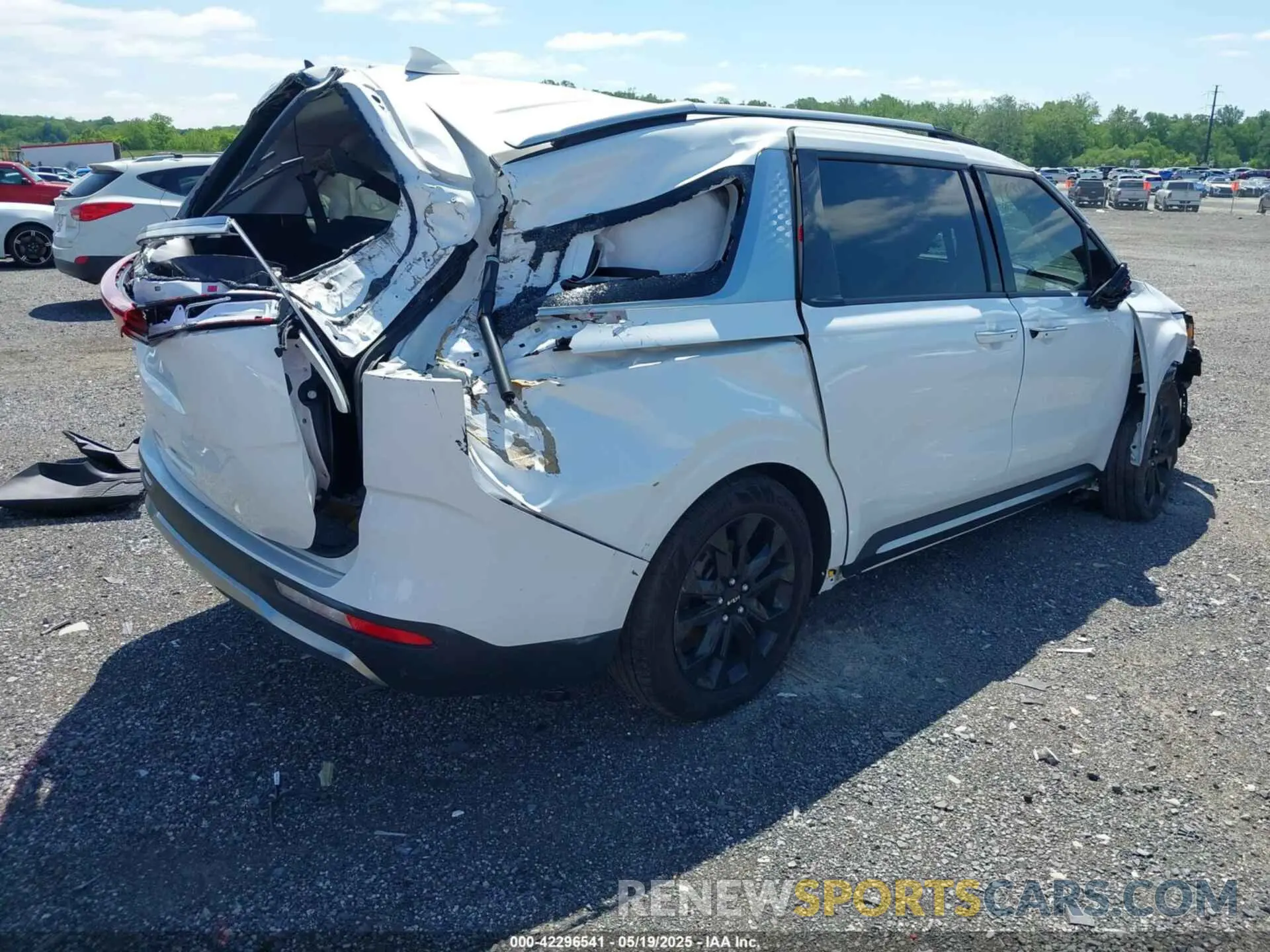 4 fotografías del automóvil dañado KNDNE5H39R6364270 KIA CARNIVAL MPV 2024