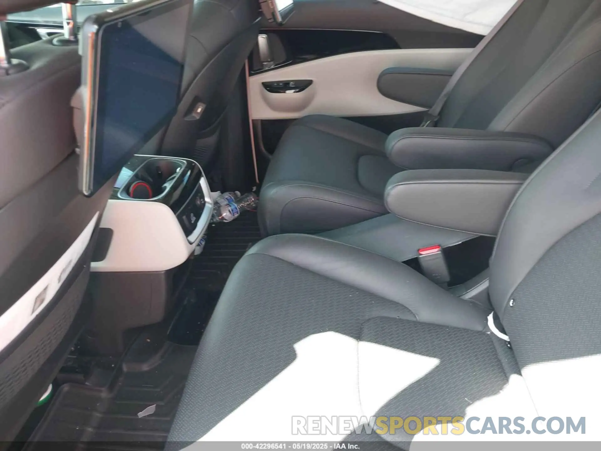 8 fotografías del automóvil dañado KNDNE5H39R6364270 KIA CARNIVAL MPV 2024