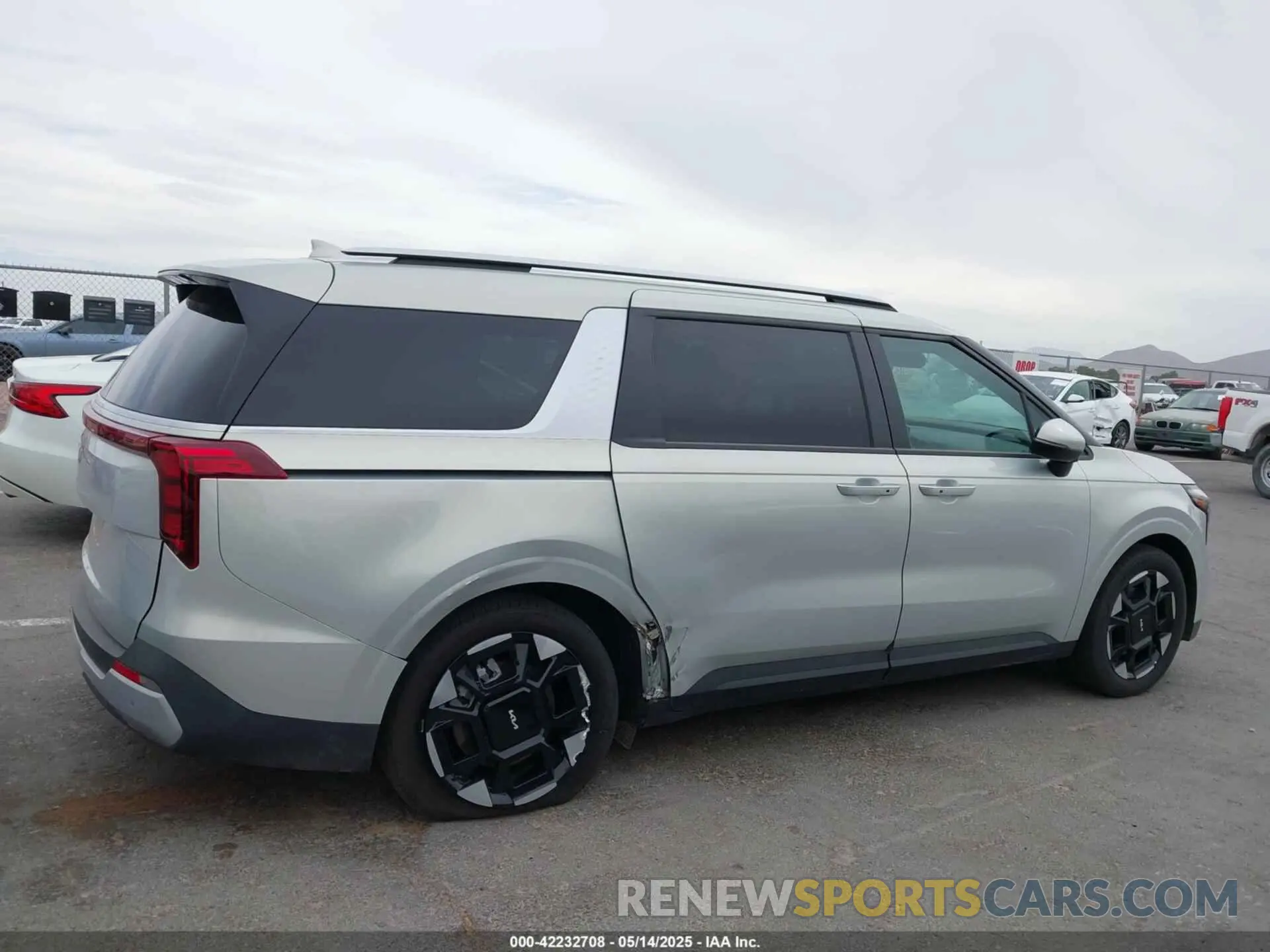 13 fotografías del automóvil dañado KNDNC5K34S6455967 KIA CARNIVAL MPV 2025