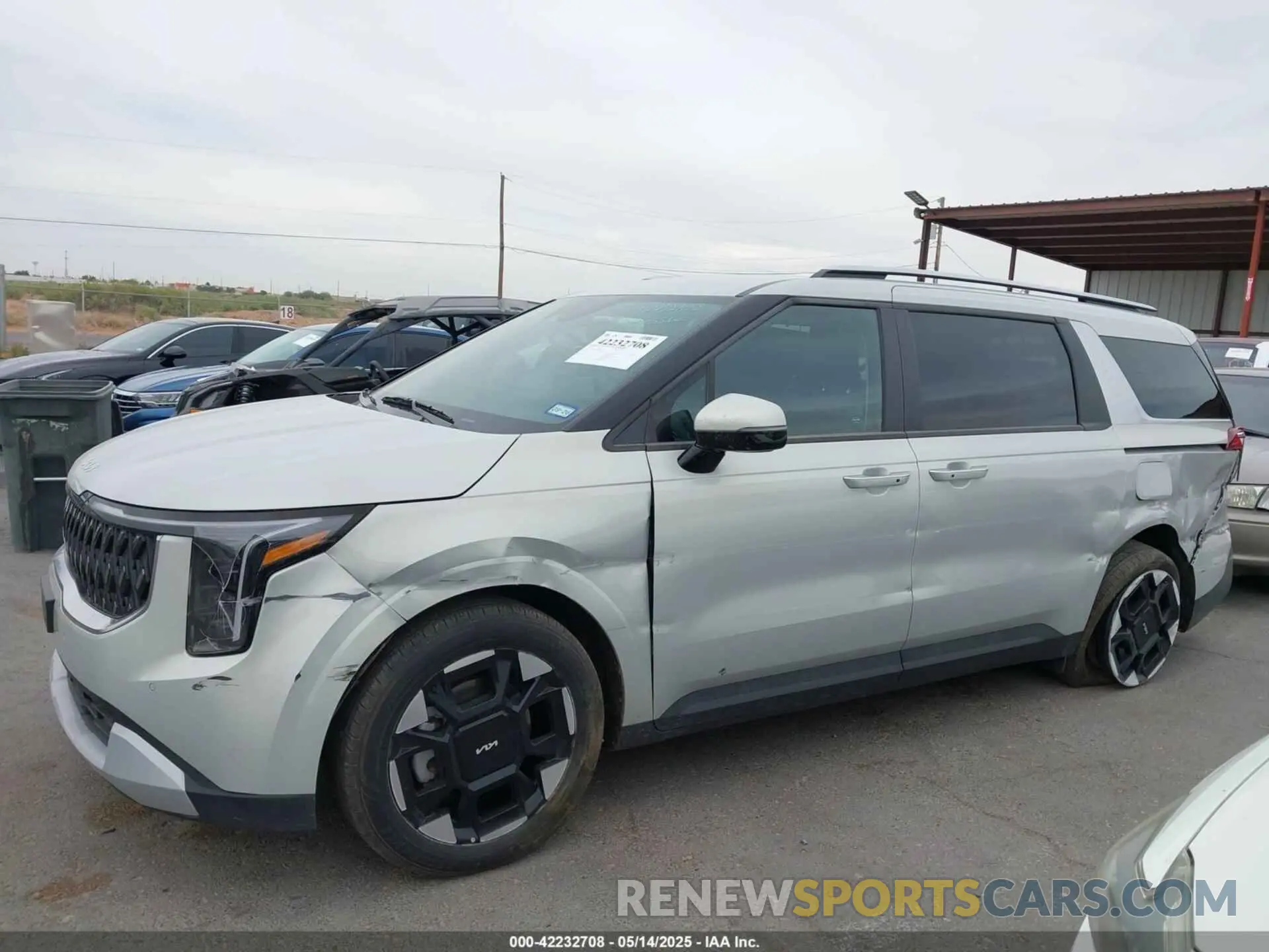 14 fotografías del automóvil dañado KNDNC5K34S6455967 KIA CARNIVAL MPV 2025