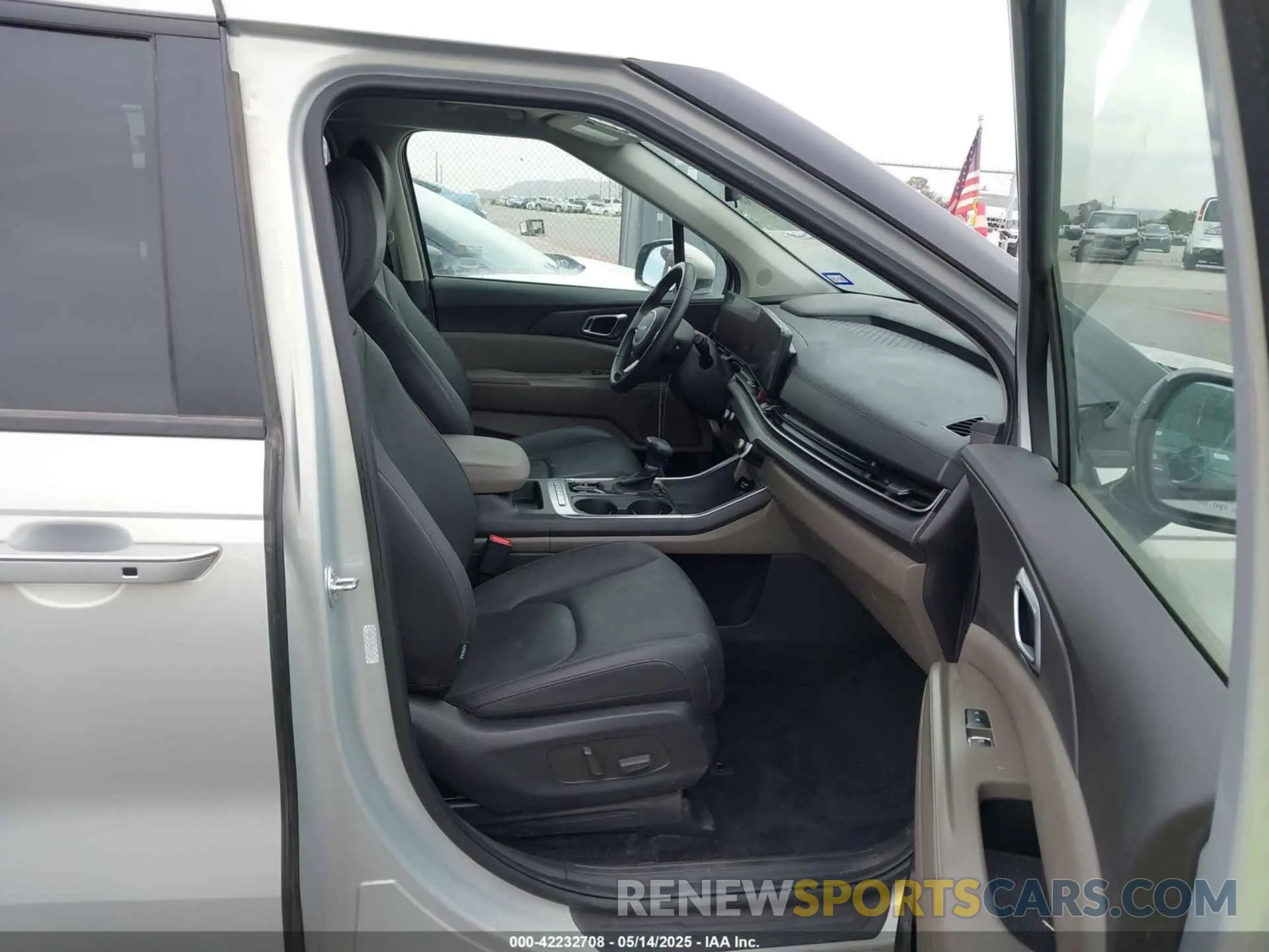 5 fotografías del automóvil dañado KNDNC5K34S6455967 KIA CARNIVAL MPV 2025