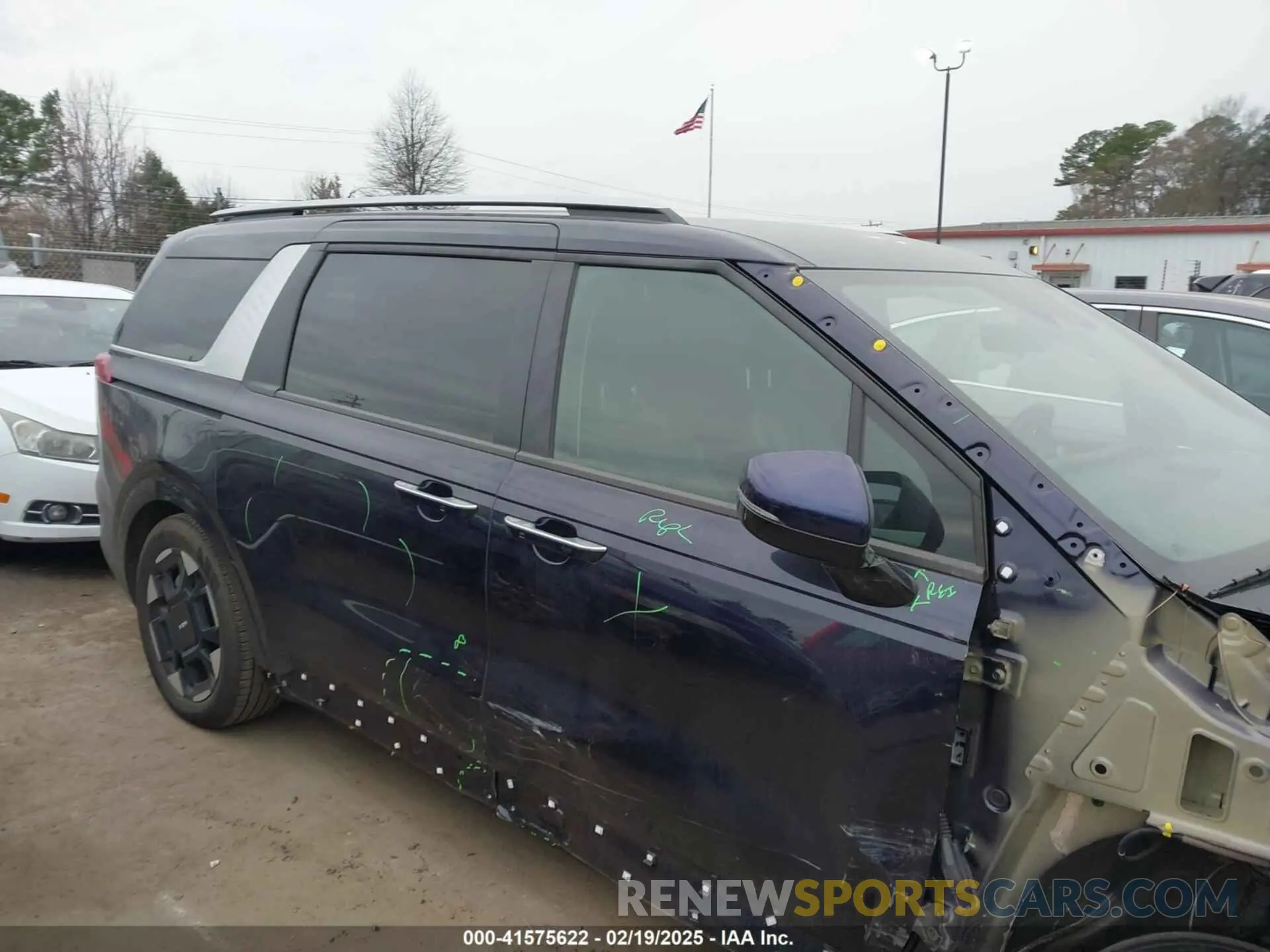 14 fotografías del automóvil dañado KNDNC5K39S6452353 KIA CARNIVAL MPV 2025
