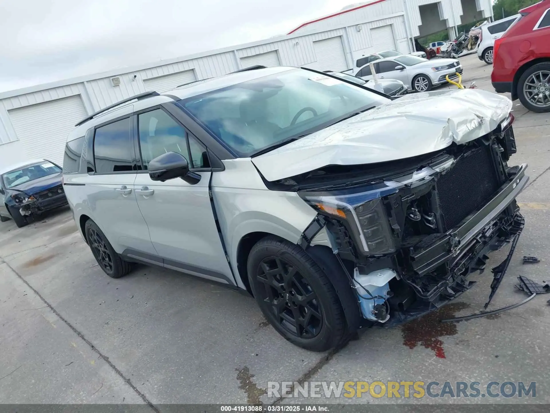 13 fotografías del automóvil dañado KNDNE5K38S6462298 KIA CARNIVAL MPV 2025
