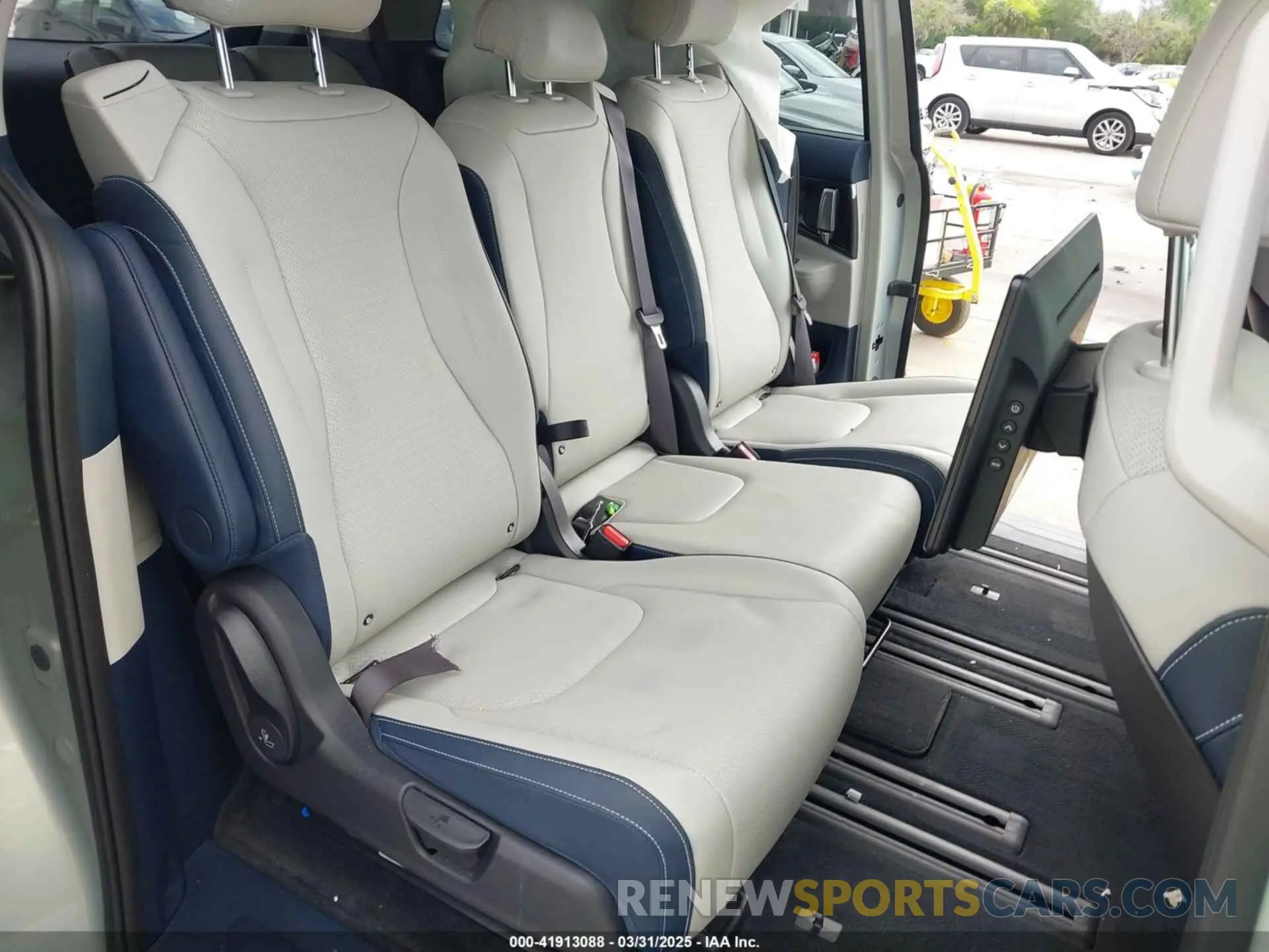 8 fotografías del automóvil dañado KNDNE5K38S6462298 KIA CARNIVAL MPV 2025