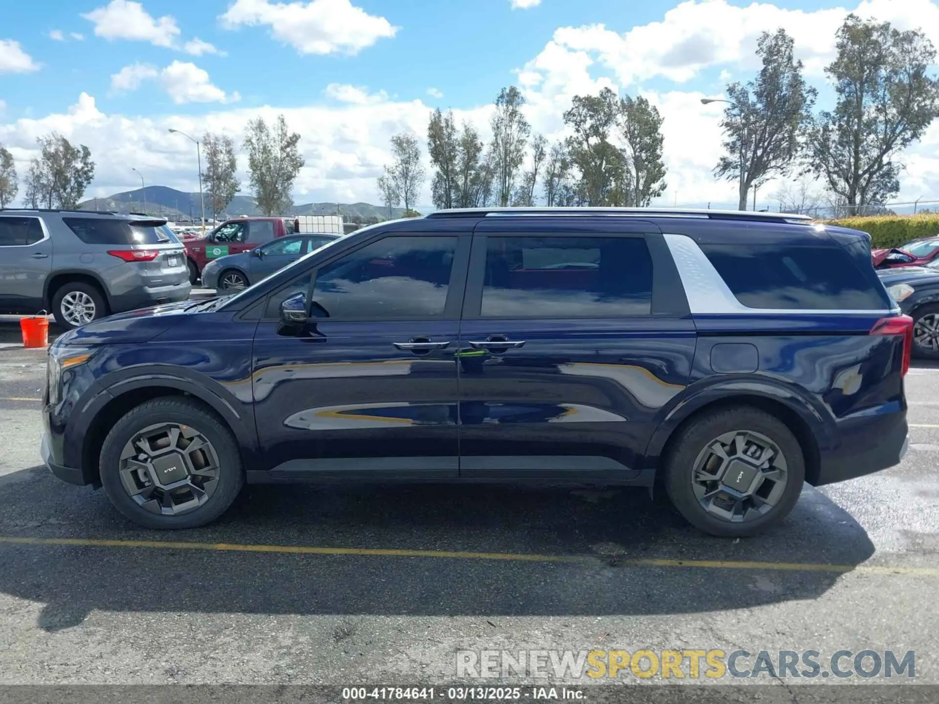 14 fotografías del automóvil dañado KNDNC5KA1S6032701 KIA CARNIVAL MPV HYBRID 2025