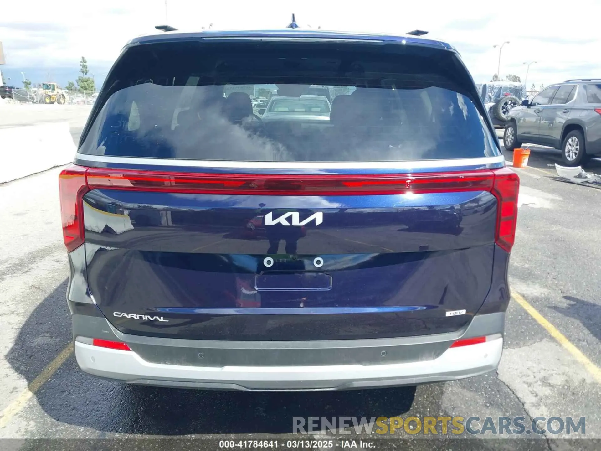 16 fotografías del automóvil dañado KNDNC5KA1S6032701 KIA CARNIVAL MPV HYBRID 2025