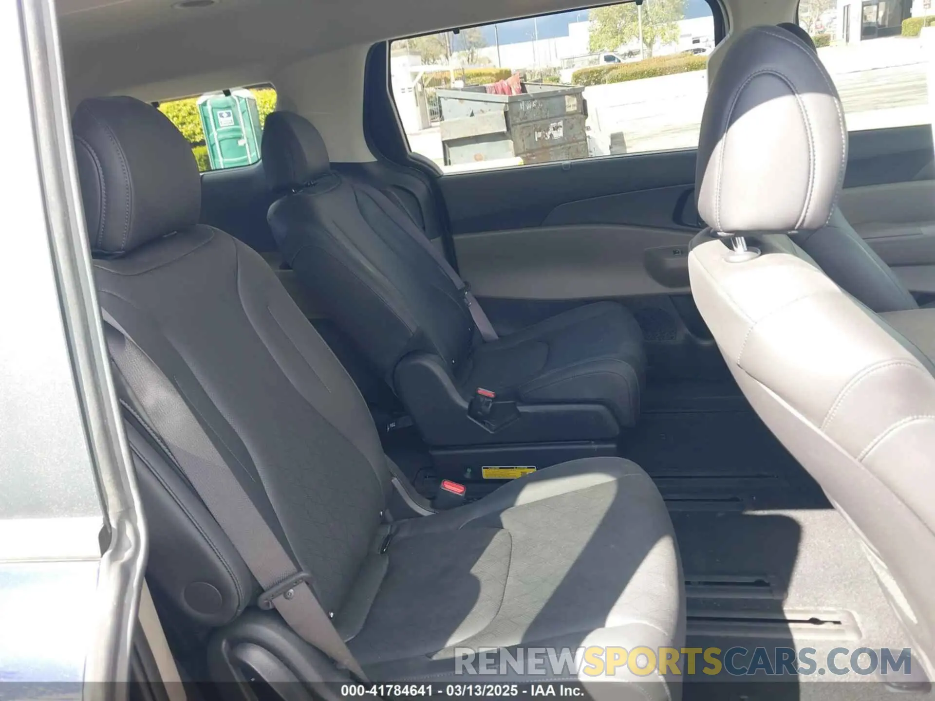 8 fotografías del automóvil dañado KNDNC5KA1S6032701 KIA CARNIVAL MPV HYBRID 2025
