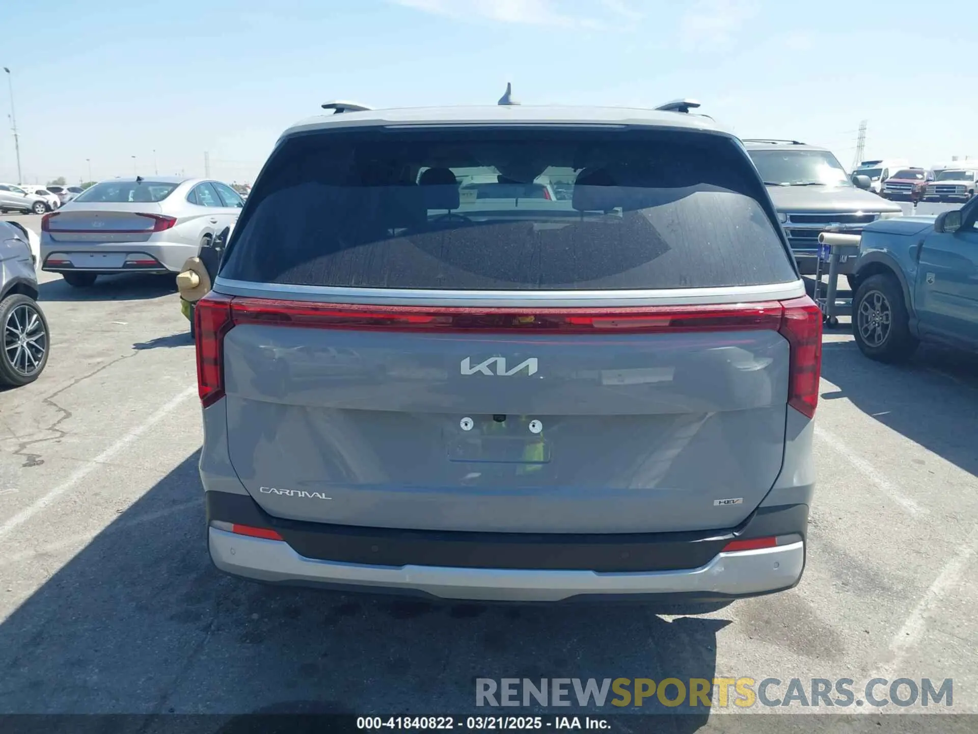16 fotografías del automóvil dañado KNDNC5KA6S6044309 KIA CARNIVAL MPV HYBRID 2025