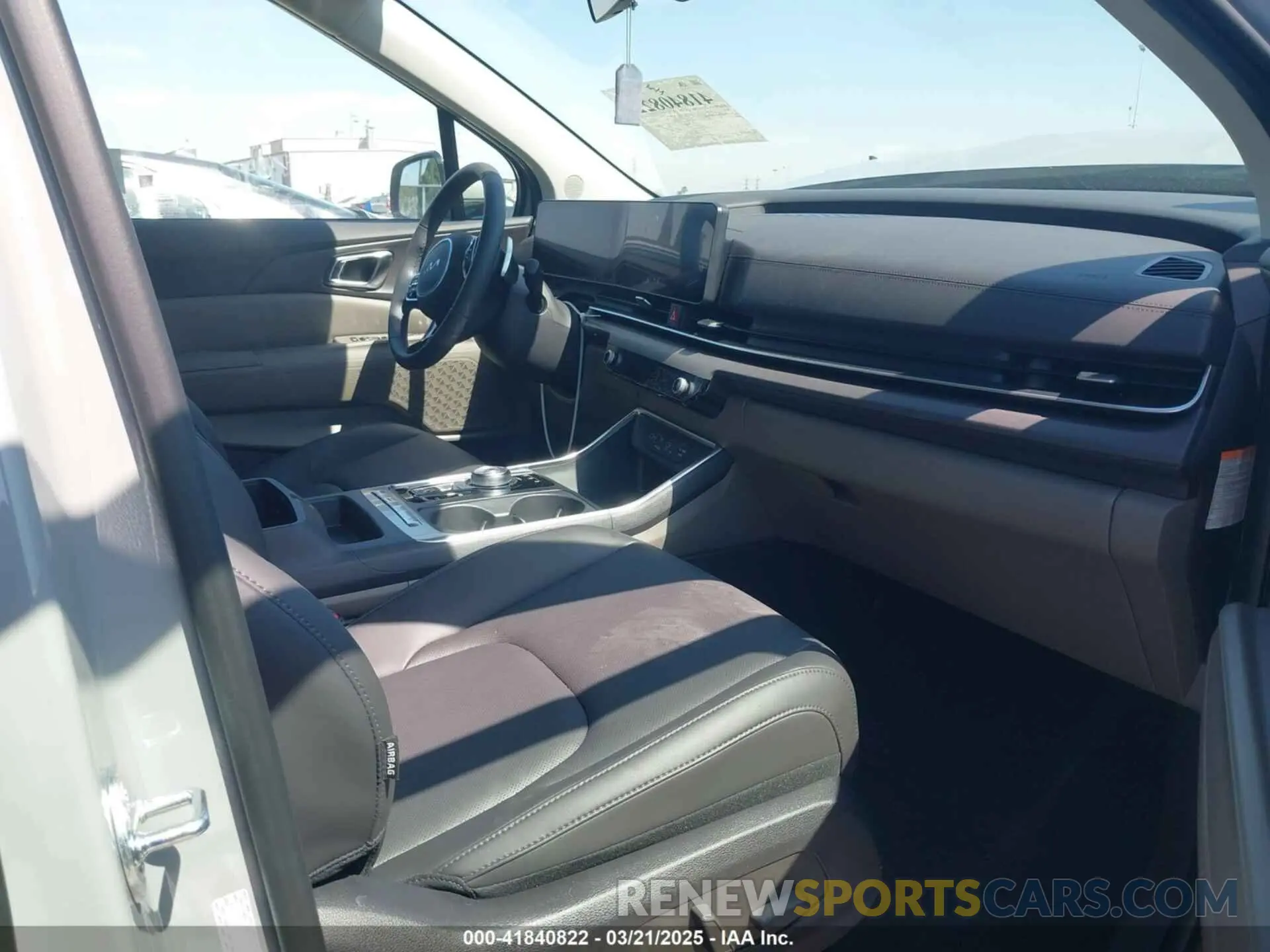 5 fotografías del automóvil dañado KNDNC5KA6S6044309 KIA CARNIVAL MPV HYBRID 2025