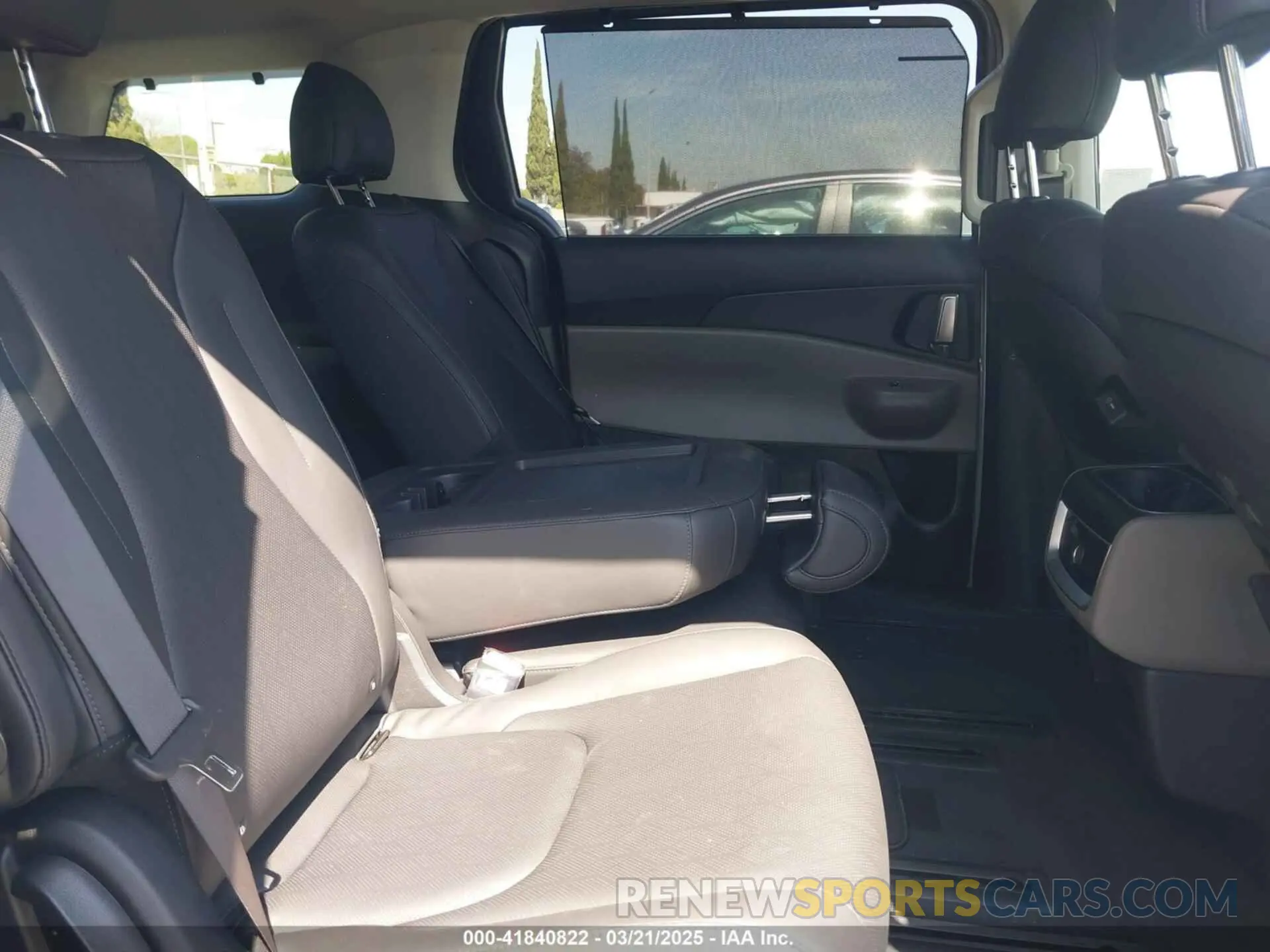 8 fotografías del automóvil dañado KNDNC5KA6S6044309 KIA CARNIVAL MPV HYBRID 2025