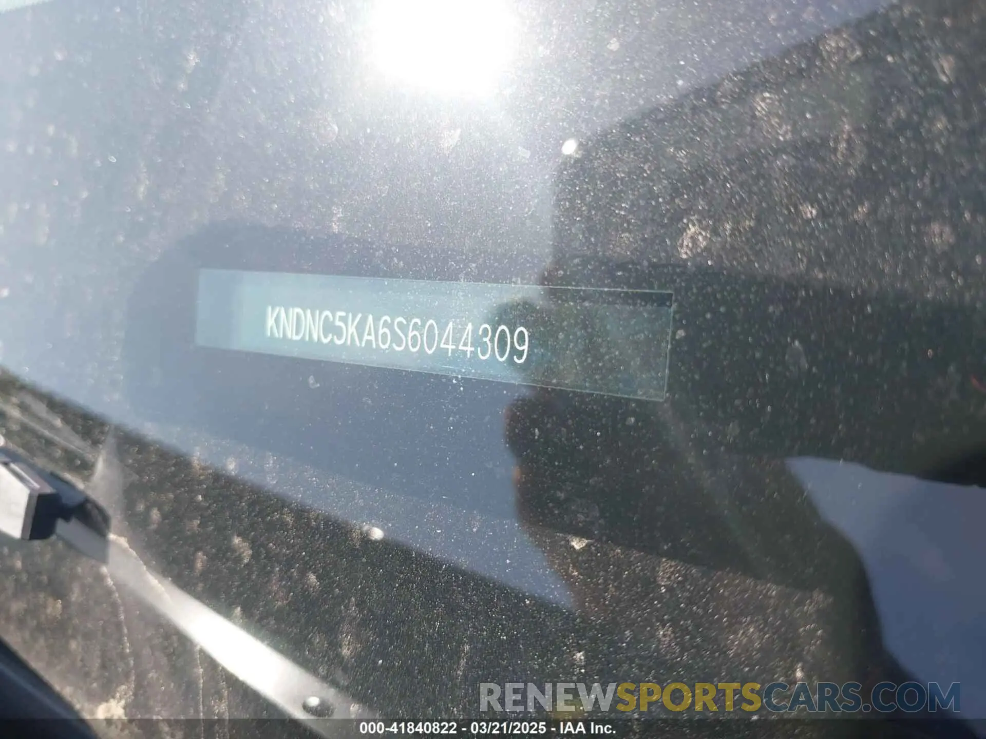 9 fotografías del automóvil dañado KNDNC5KA6S6044309 KIA CARNIVAL MPV HYBRID 2025