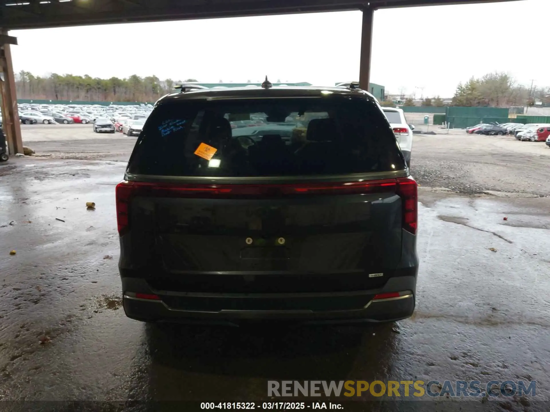 15 fotografías del automóvil dañado KNDNE5KA4S6033593 KIA CARNIVAL MPV HYBRID 2025