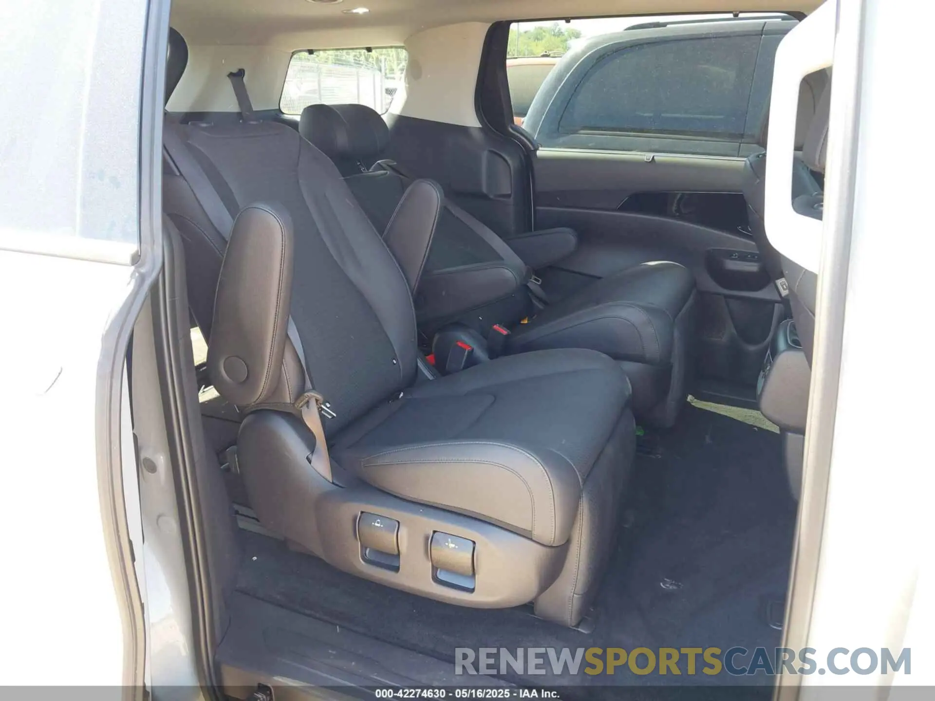 8 fotografías del automóvil dañado KNDNE5KA7S6034155 KIA CARNIVAL MPV HYBRID 2025
